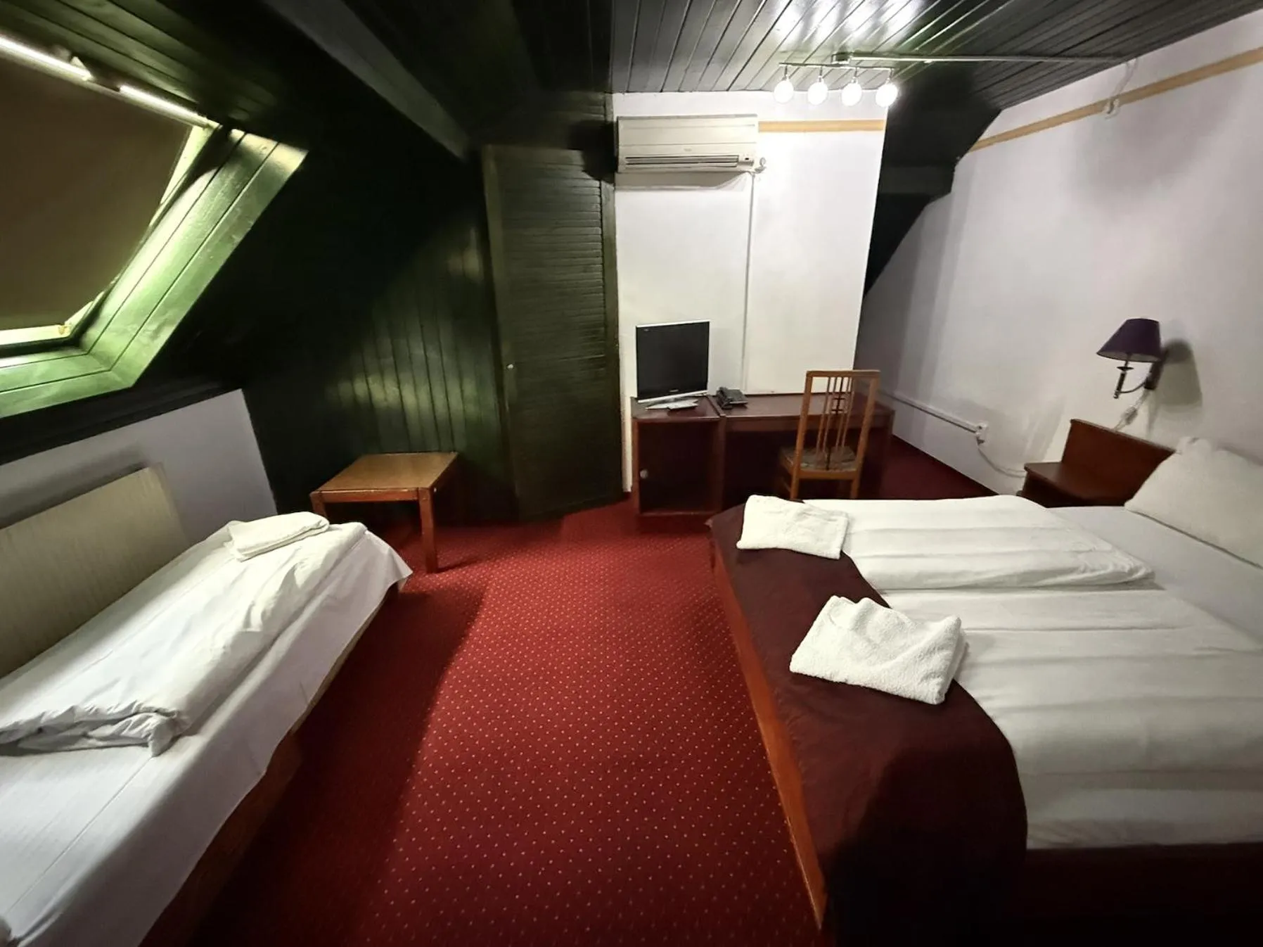 Bed in Hotel Amadeus