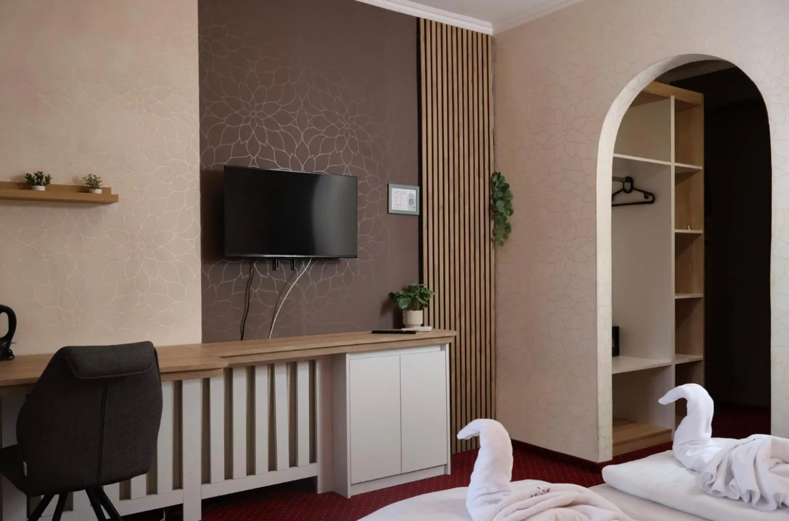 TV and multimedia, Bed in Hotel Amadeus