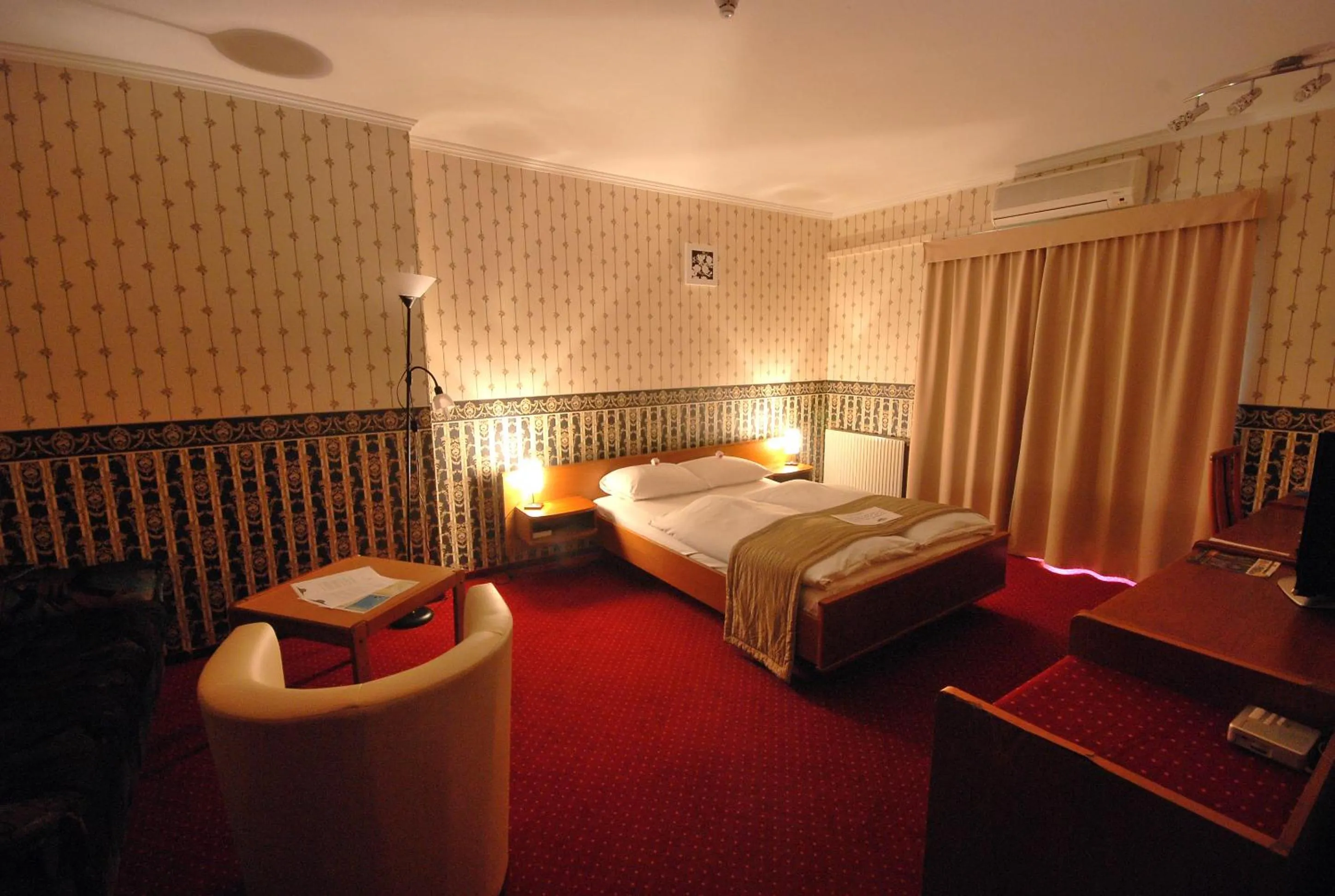 Photo of the whole room, Bed in Hotel Amadeus