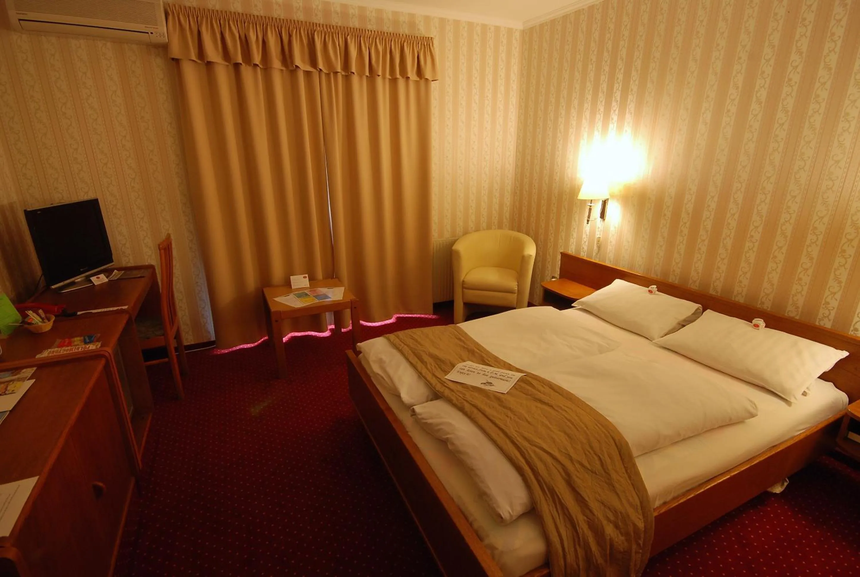 Photo of the whole room, Bed in Hotel Amadeus
