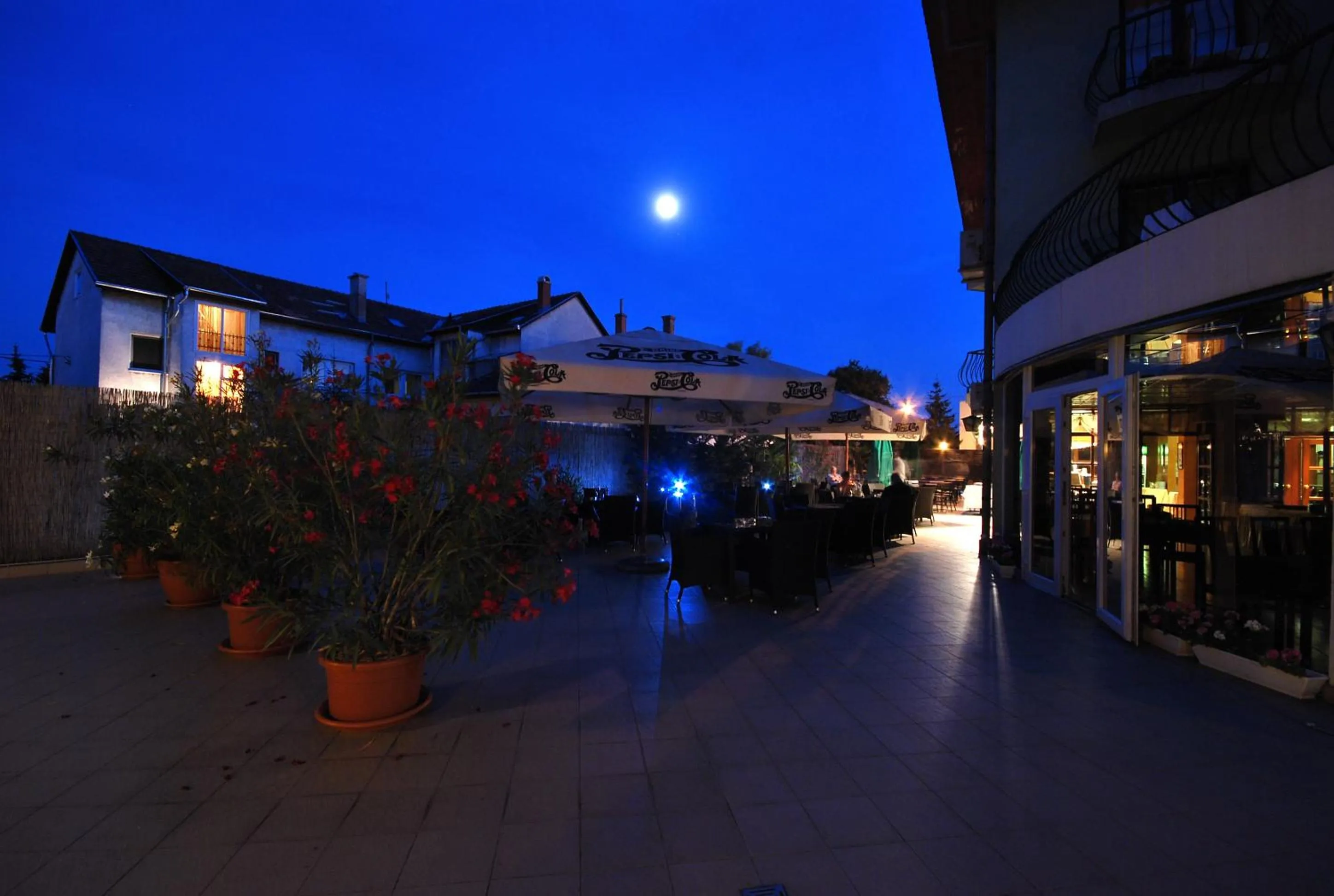 Facade/entrance in Hotel Amadeus