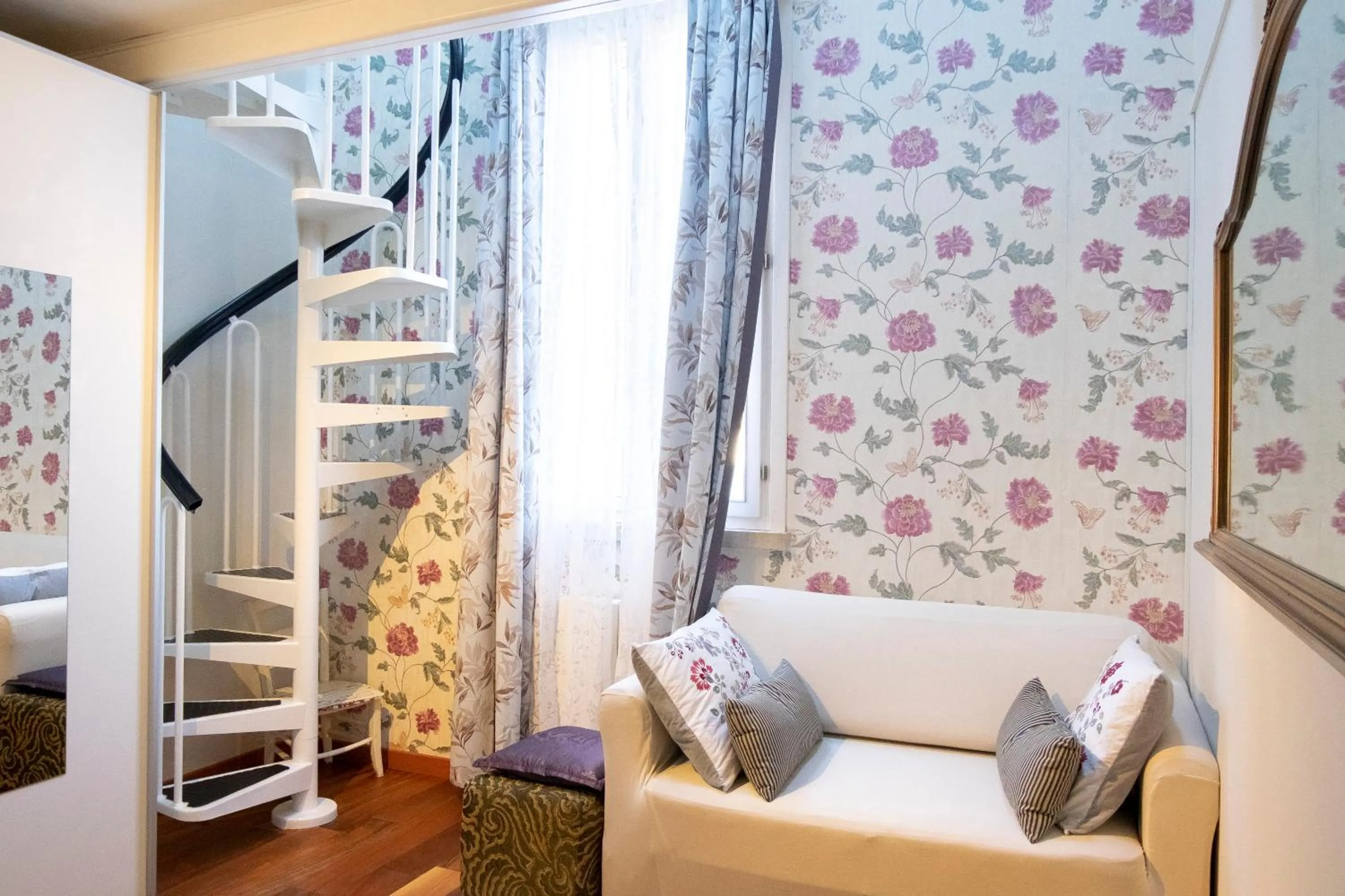 Seating area, Bed in B&B Anastagi