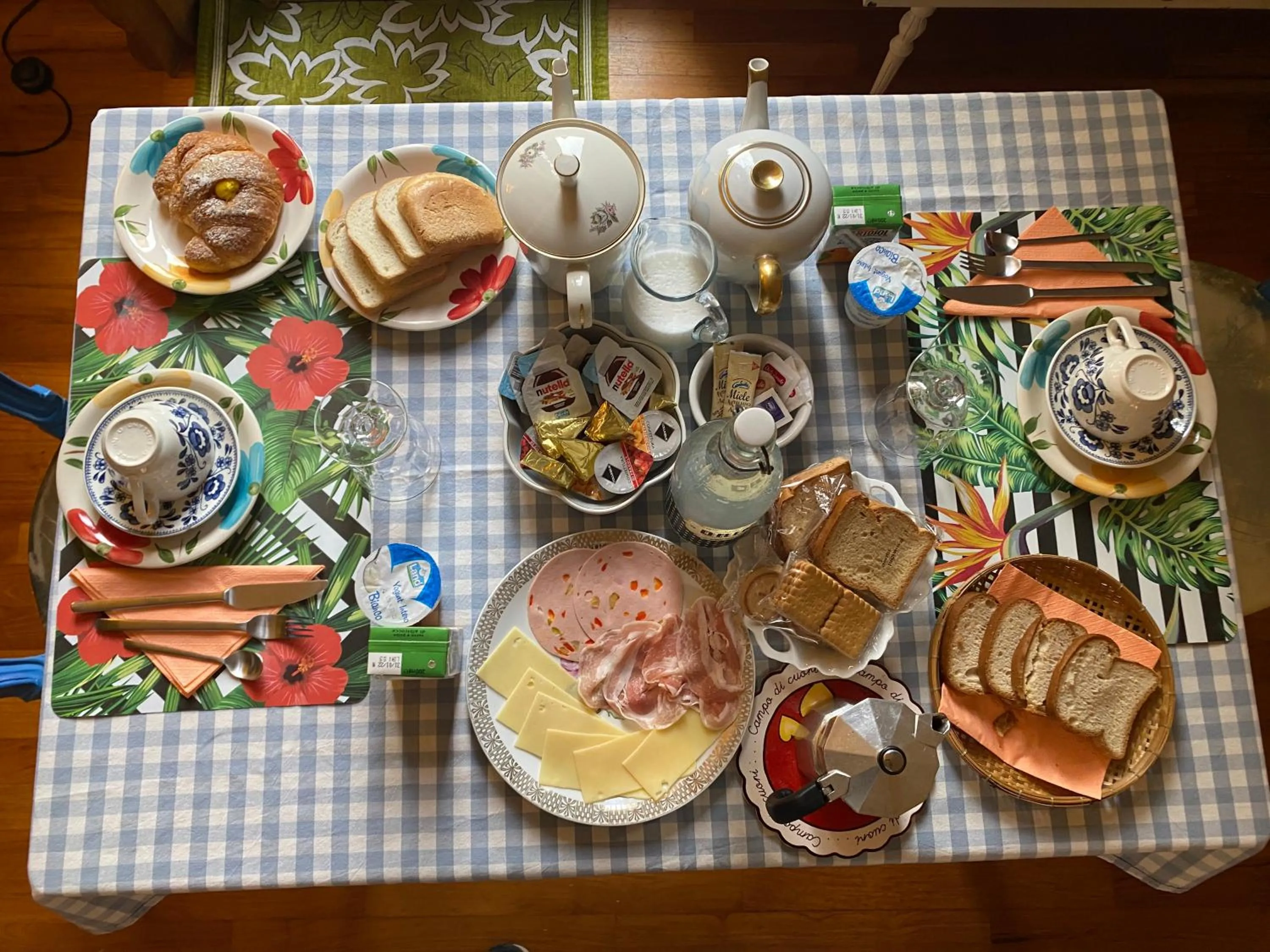 Food and drinks in B&B Anastagi