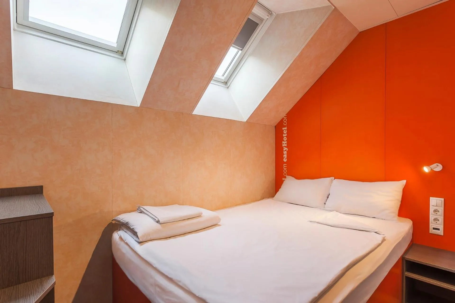 Bed in easyHotel Budapest Oktogon