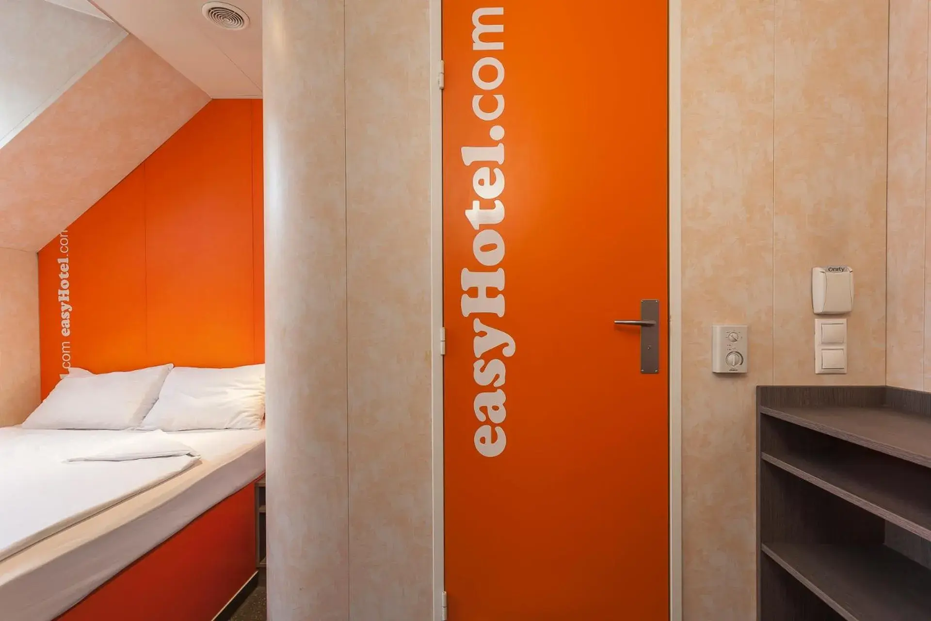 Bedroom, Bed in easyHotel Budapest Oktogon Bedroom, Bed in easyHotel Budapest Oktogon