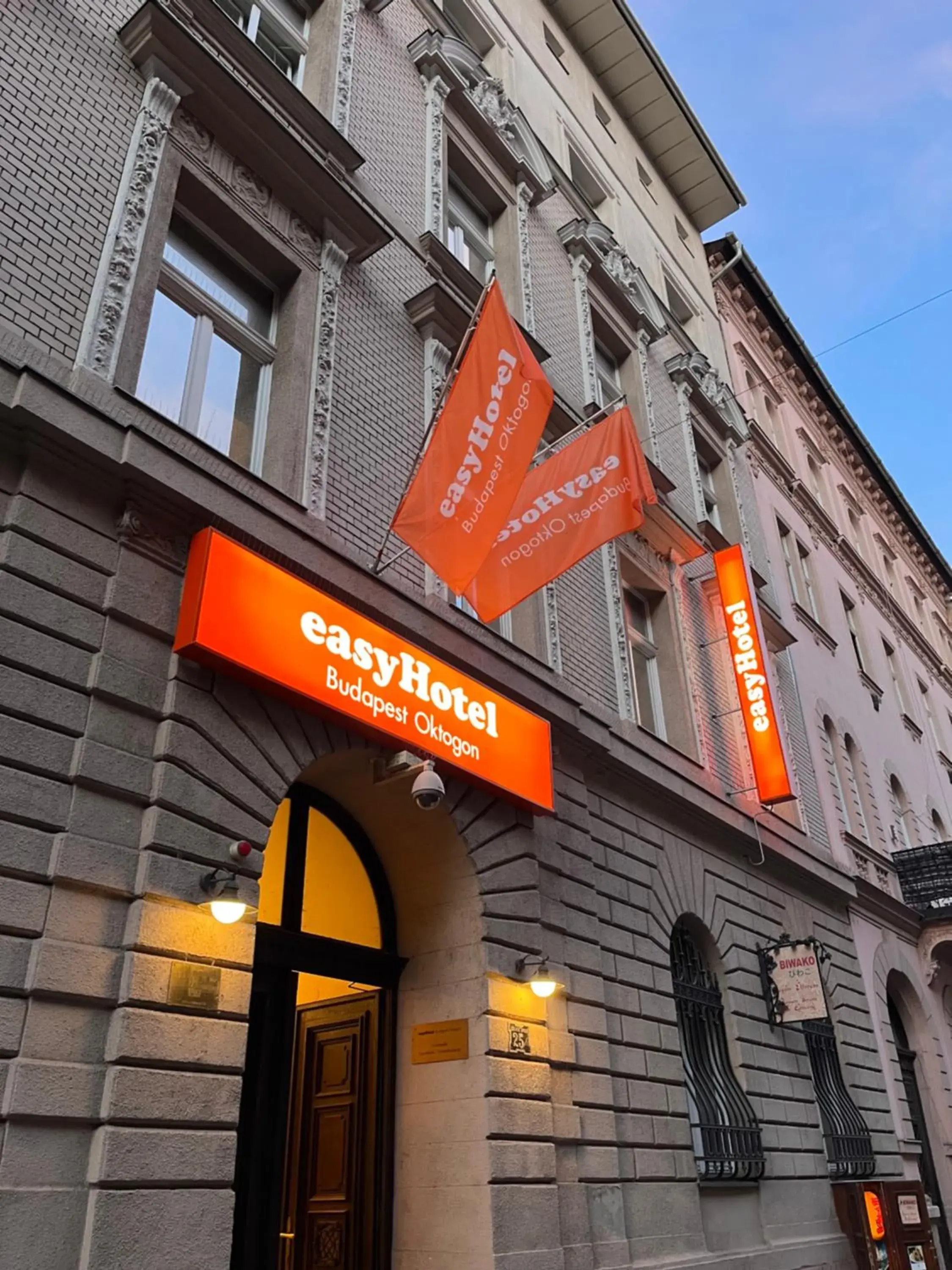 Property building in easyHotel Budapest Oktogon Property building in easyHotel Budapest Oktogon