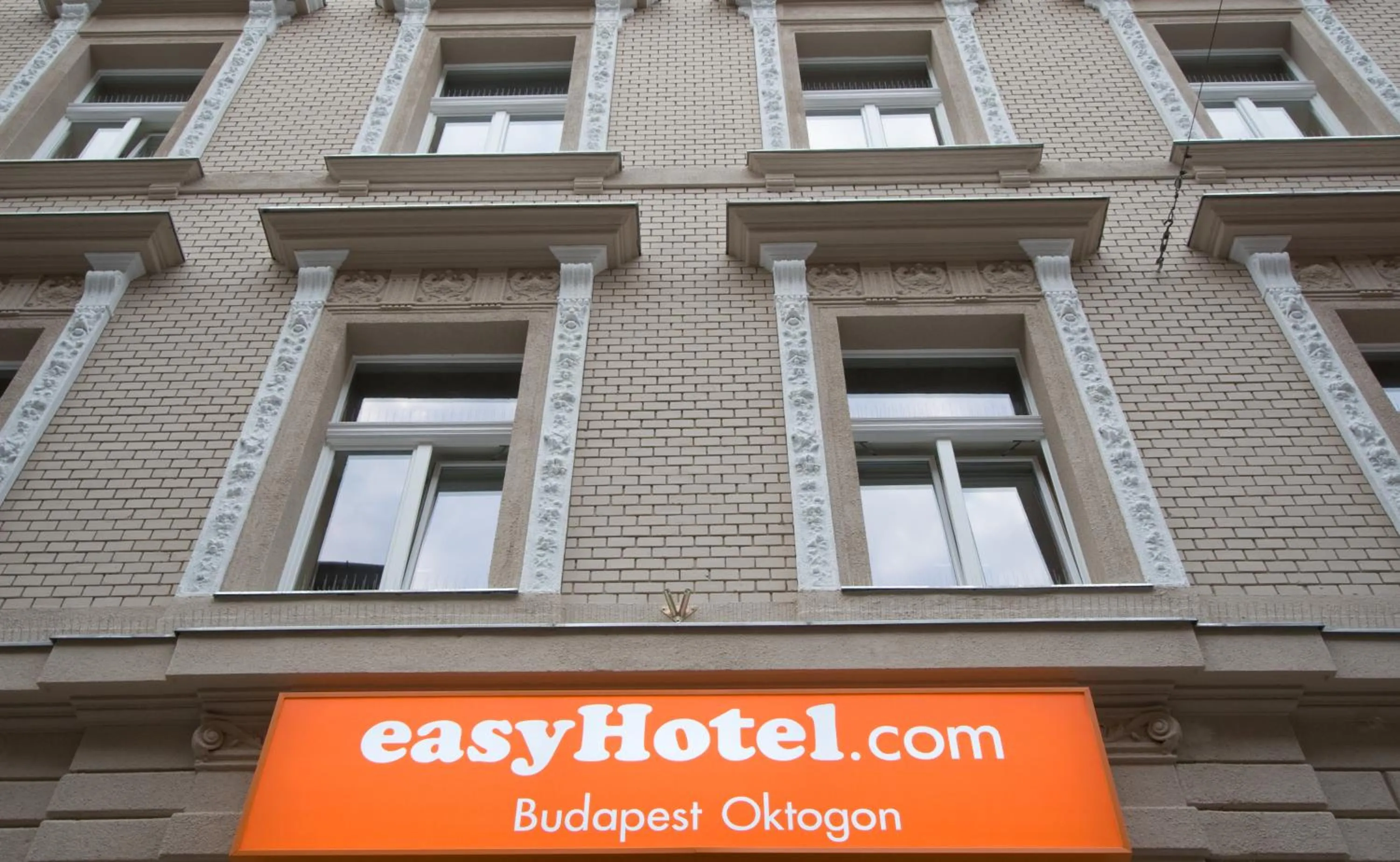 Facade/entrance in easyHotel Budapest Oktogon