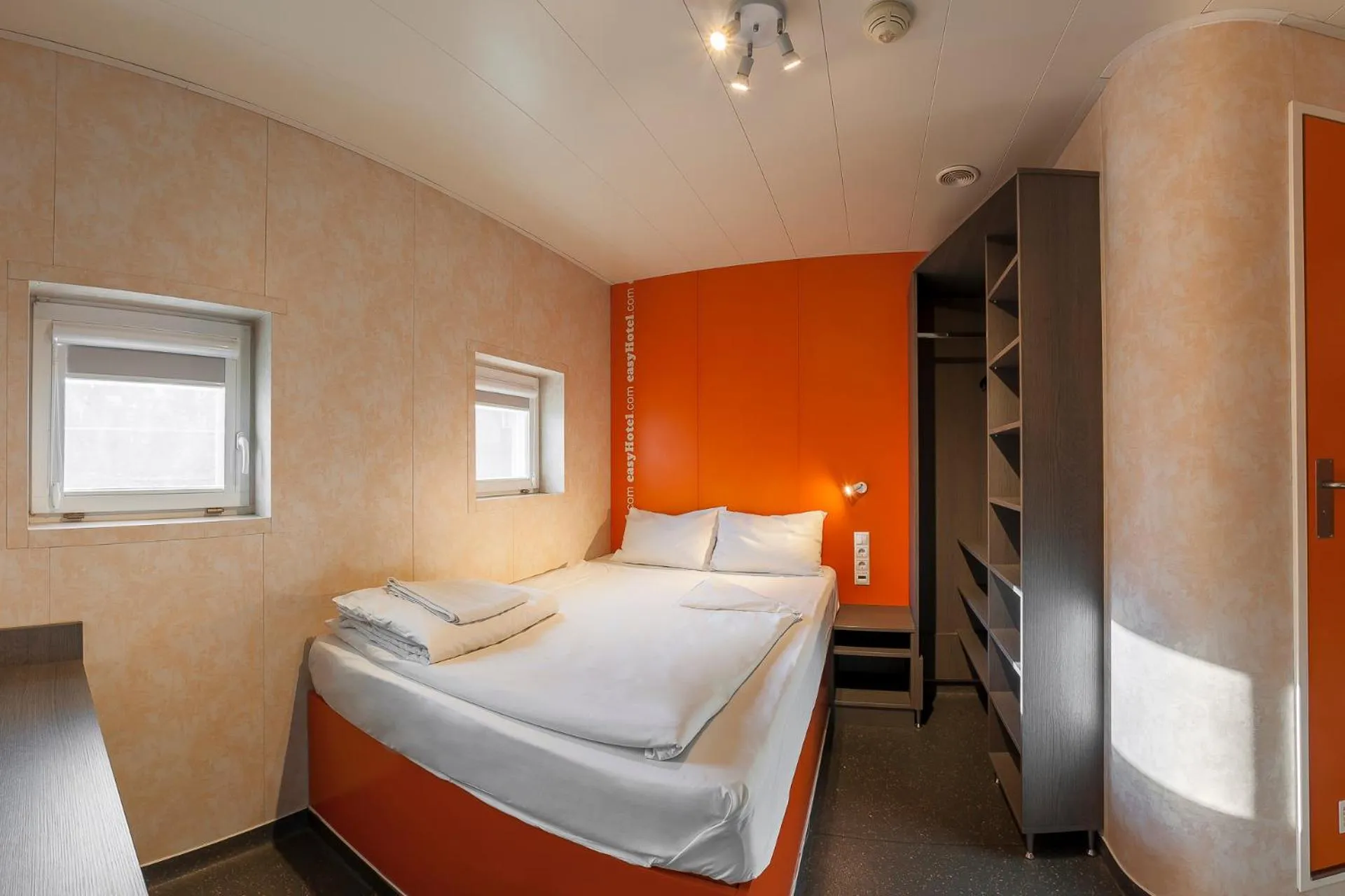 Bed in easyHotel Budapest Oktogon