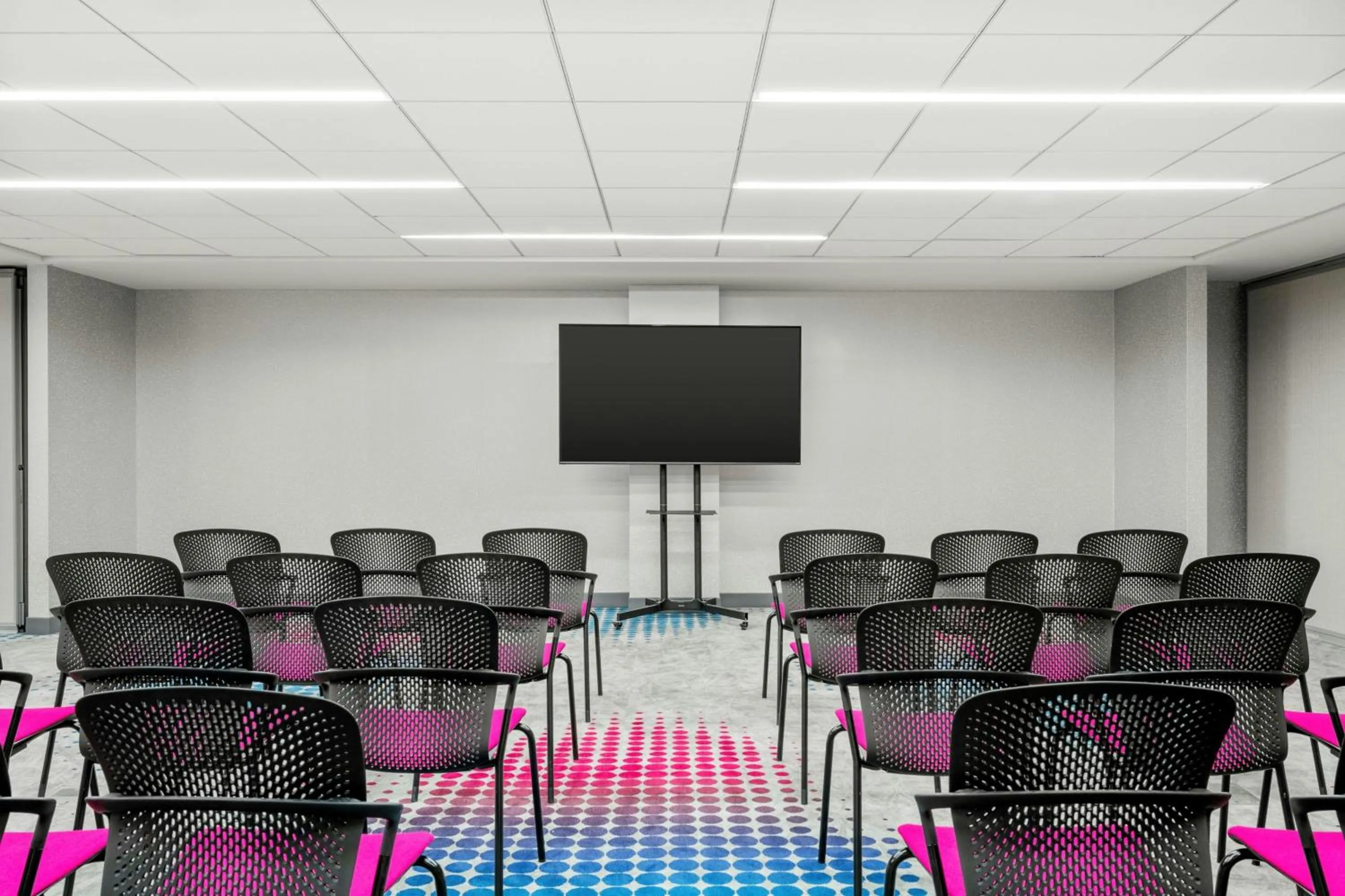 Meeting/conference room in Aloft Chicago Schaumburg