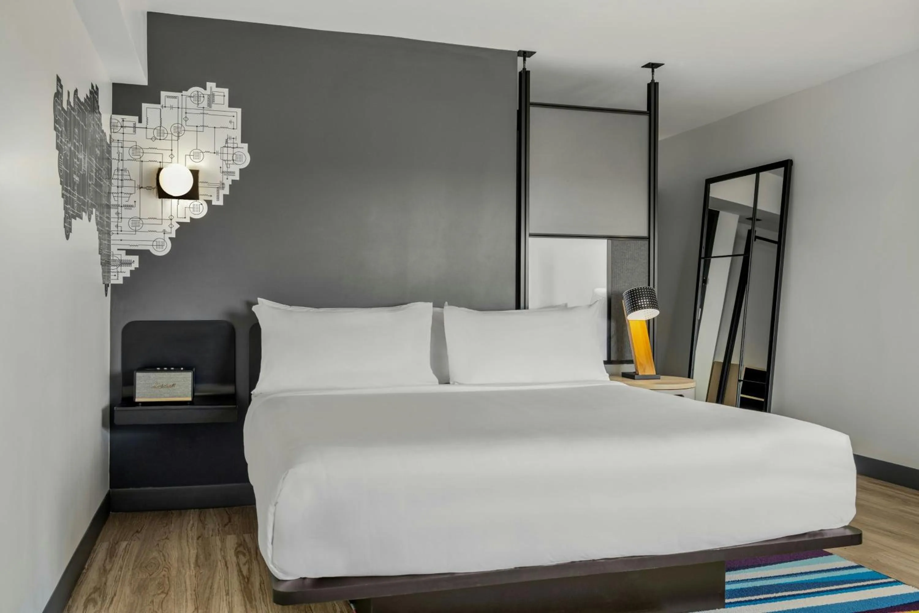 Photo of the whole room, Bed in Aloft Chicago Schaumburg