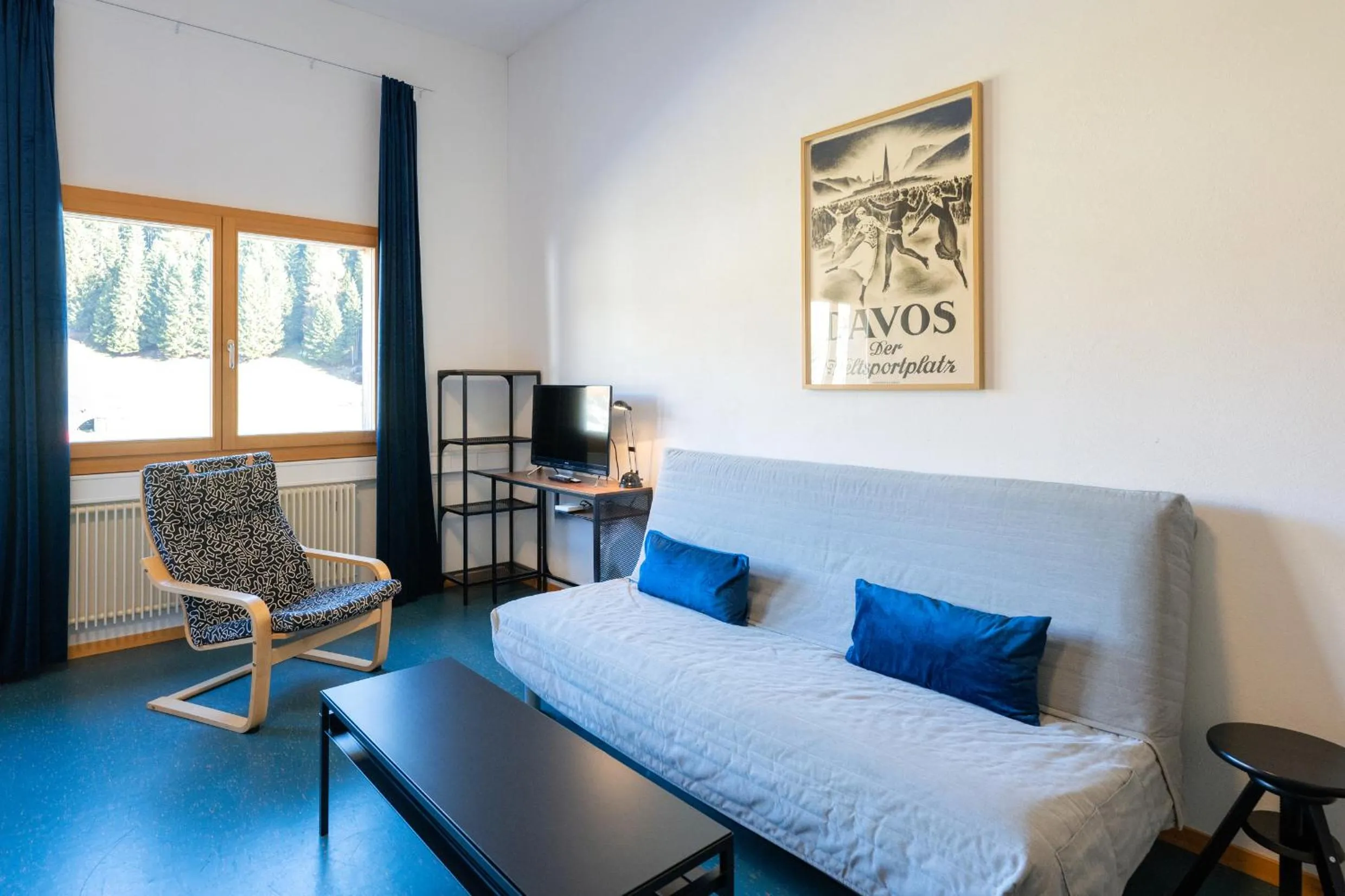 Photo of the whole room, Bed in Shima-Davos