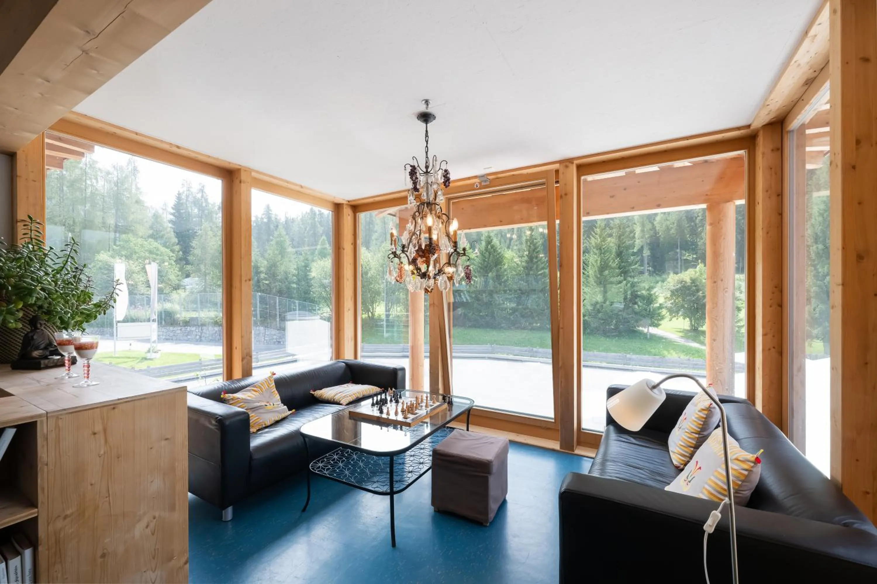 Communal lounge/ TV room in Shima-Davos