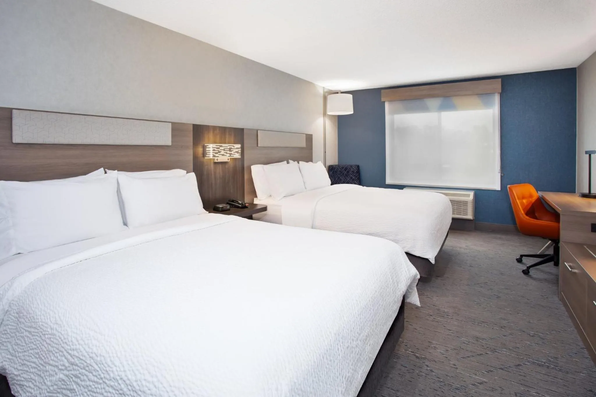 Photo of the whole room, Bed in Holiday Inn Express Hotel & Suites - Belleville Area by IHG