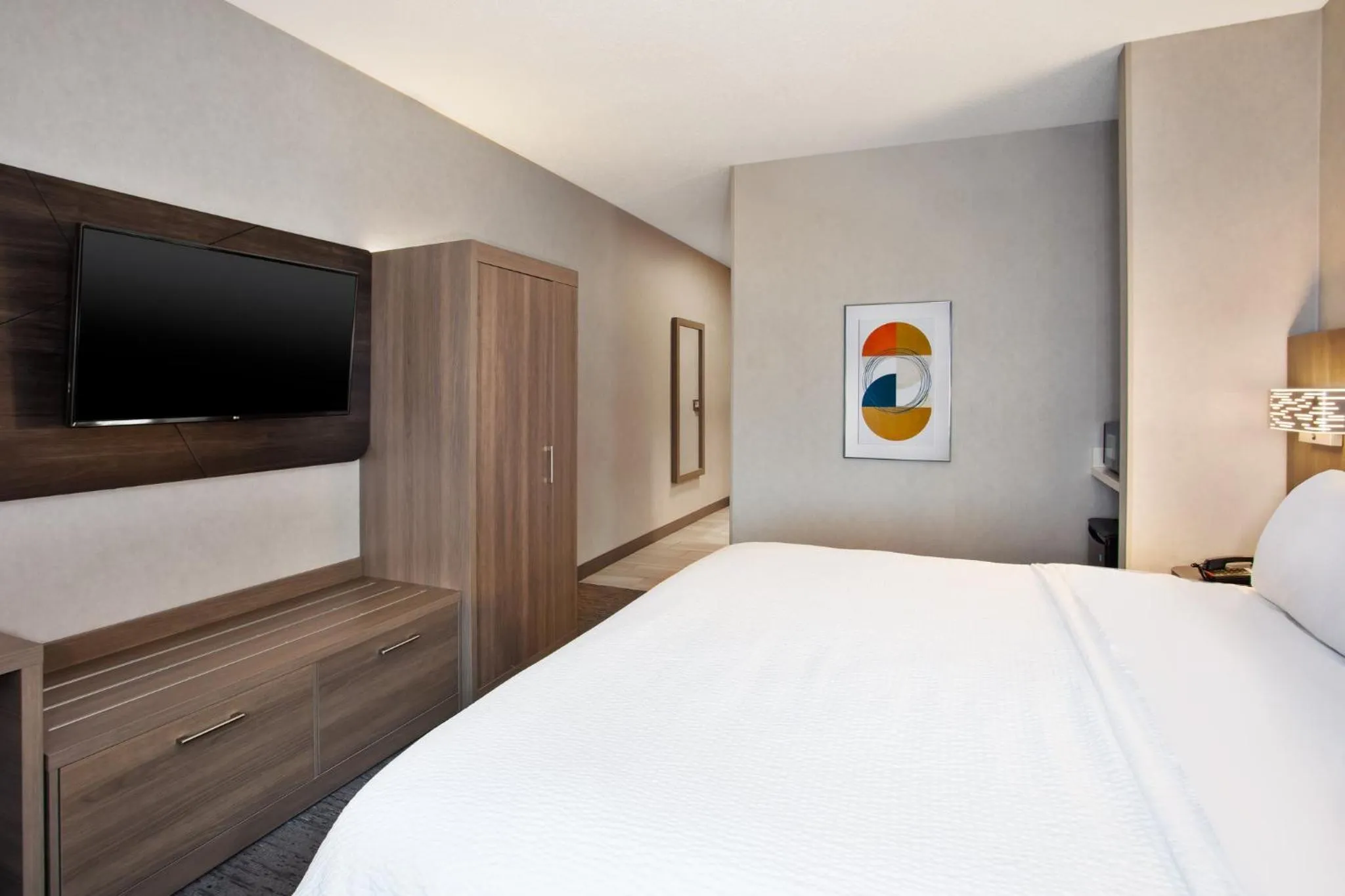 Photo of the whole room, Bed in Holiday Inn Express Hotel & Suites - Belleville Area by IHG