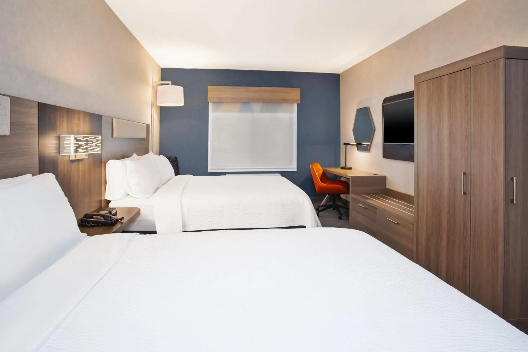 Photo of the whole room, Bed in Holiday Inn Express Hotel & Suites - Belleville Area by IHG
