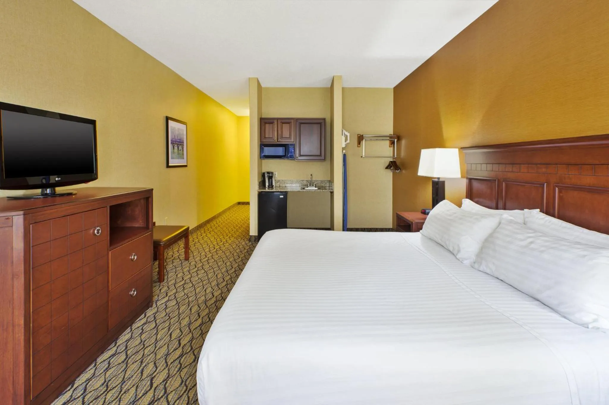 Photo of the whole room, Bed in Holiday Inn Express Hotel & Suites - Belleville Area by IHG