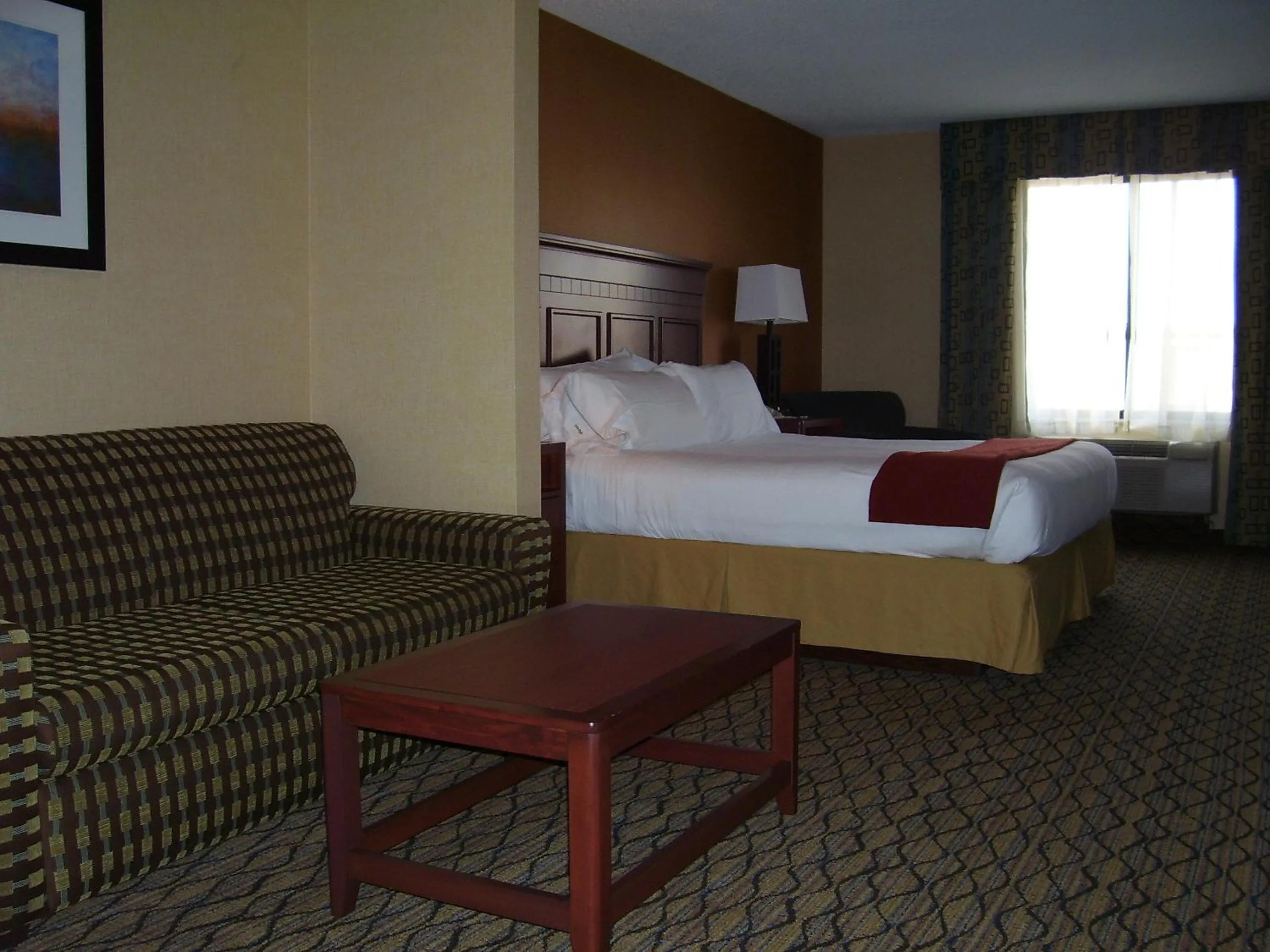 Photo of the whole room, Bed in Holiday Inn Express Hotel & Suites - Belleville Area by IHG