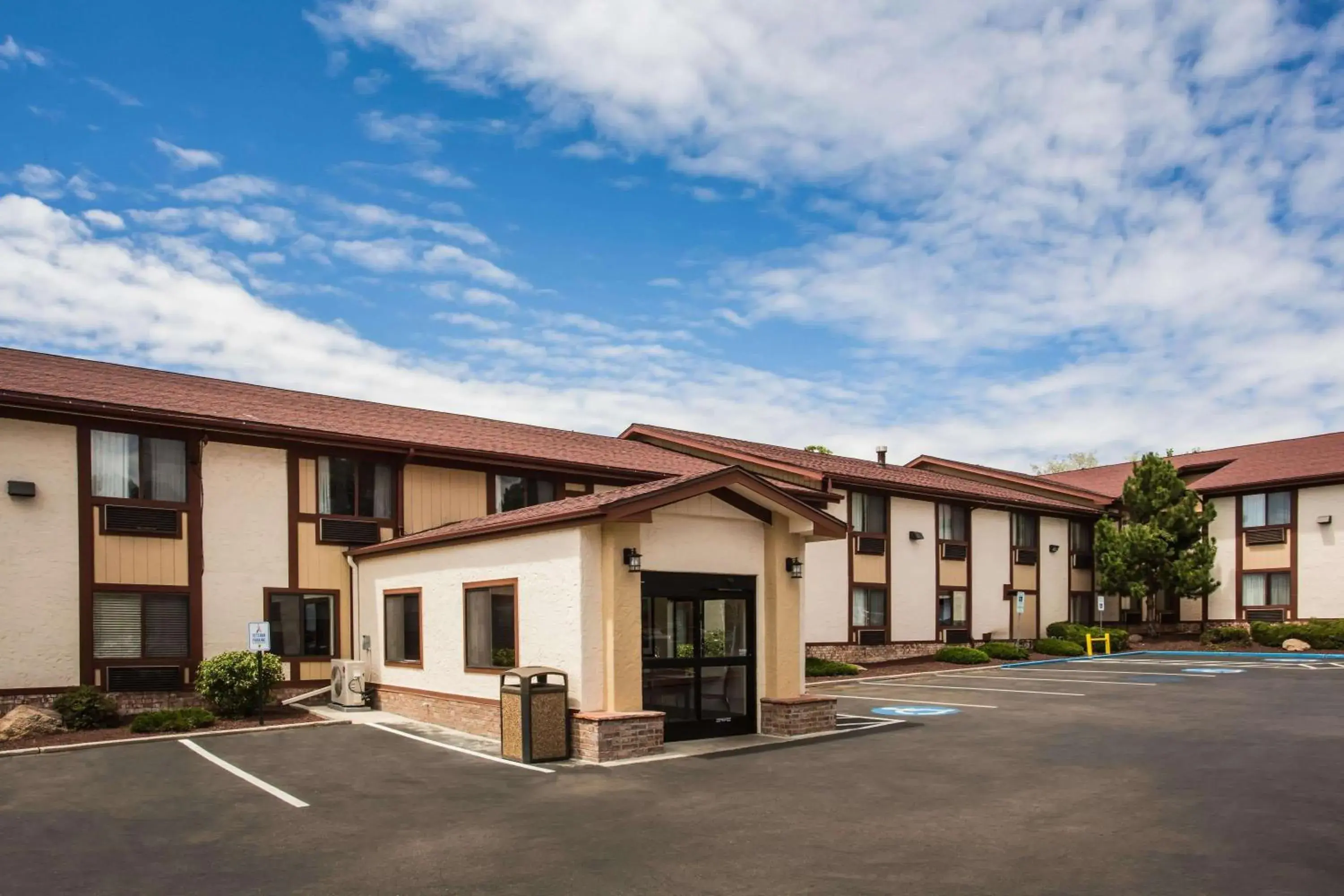 Property building in Super 8 by Wyndham Flagstaff Property building in Super 8 by Wyndham Flagstaff