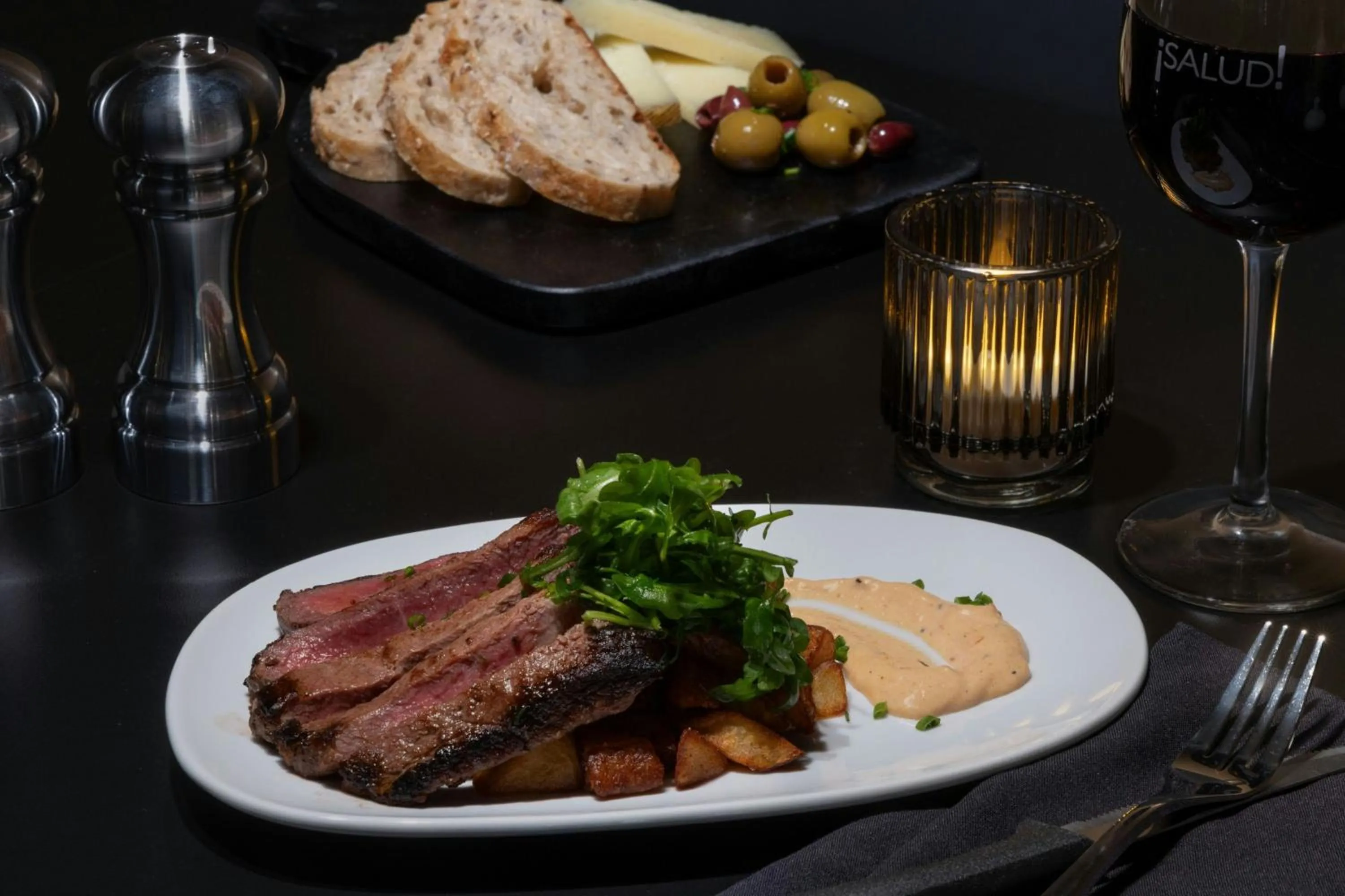 Lounge or bar in AC Hotel by Marriott Portland Lake Oswego