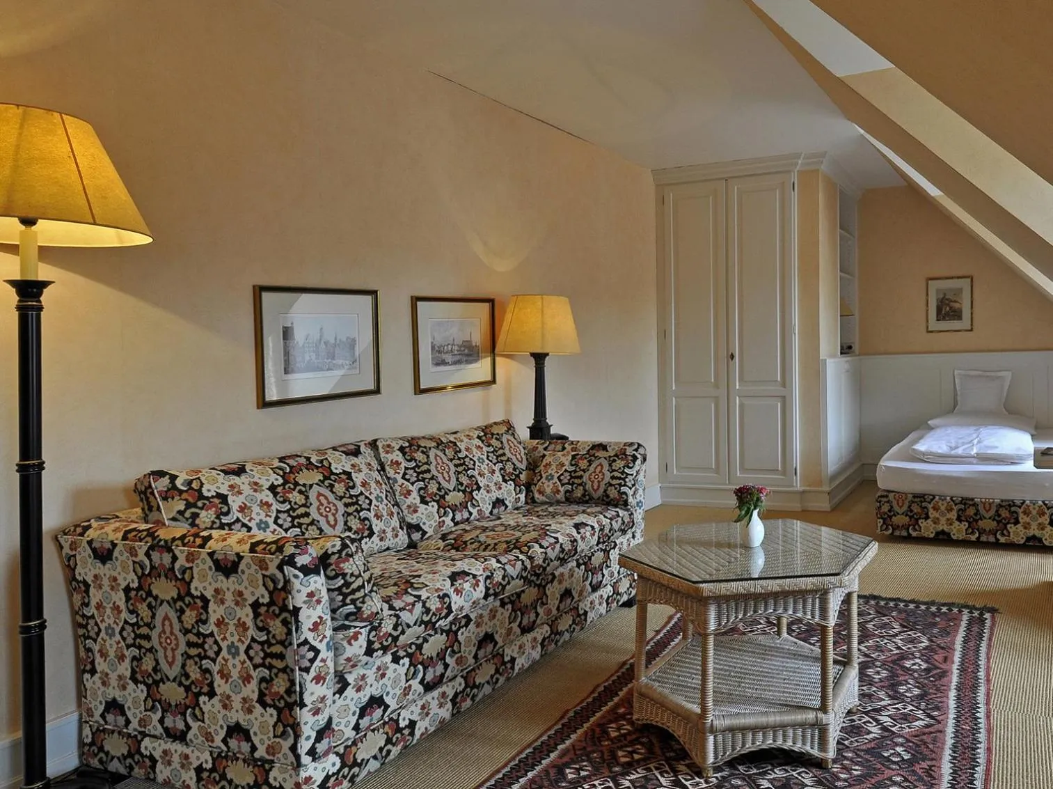 Photo of the whole room, Bed in Herrenhaus von Löw