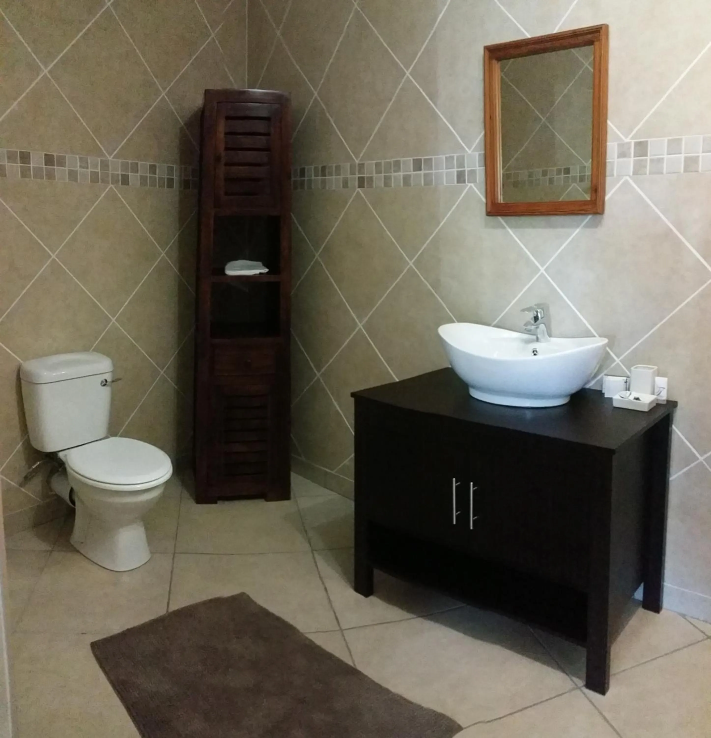 Toilet in Turtle Bay Lodge