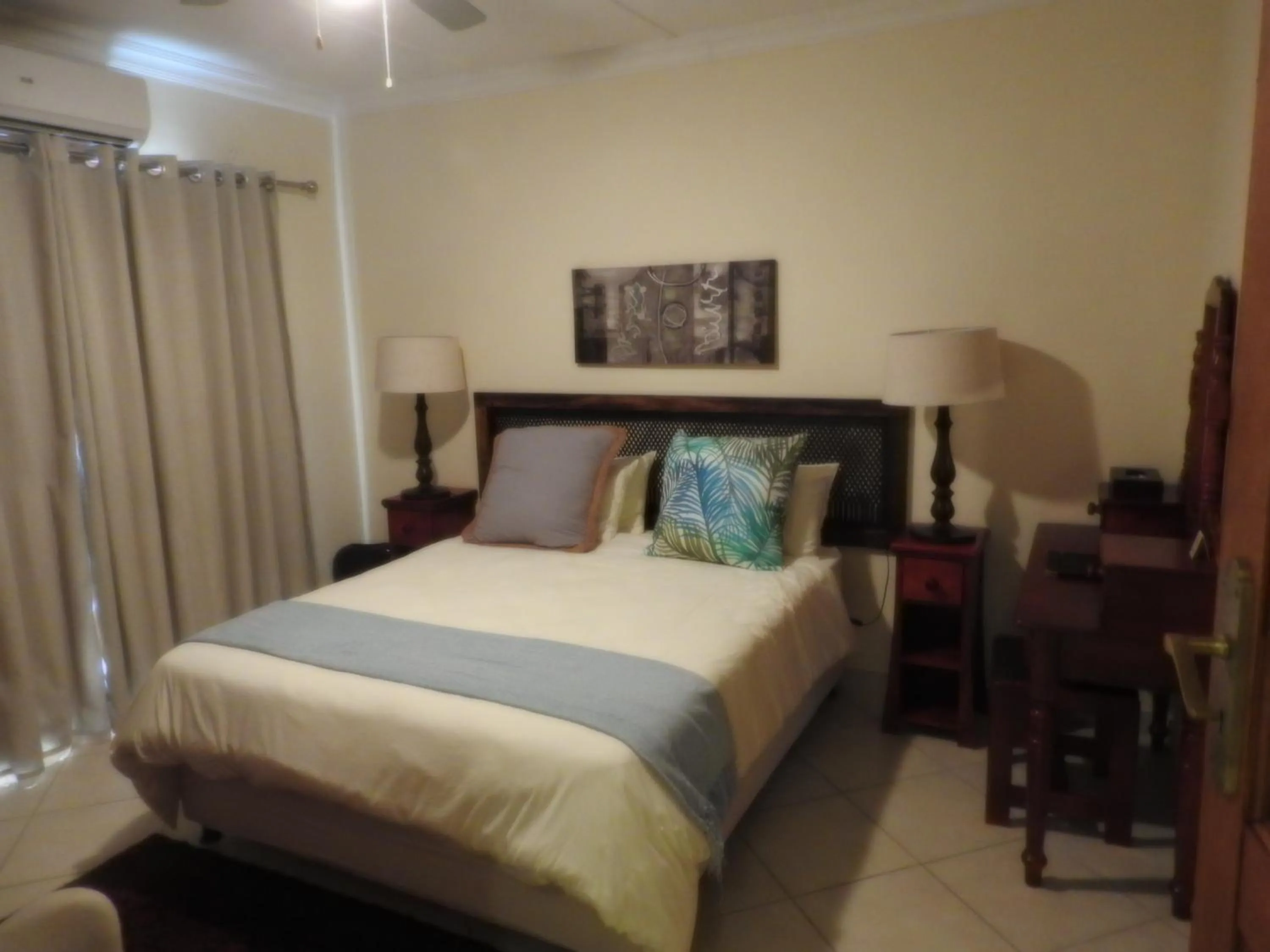 Bedroom, Bed in Turtle Bay Lodge