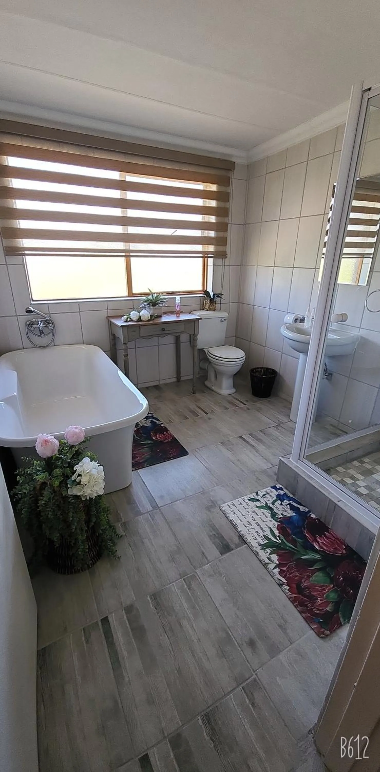 Bathroom, Bed in Ash River Lodge