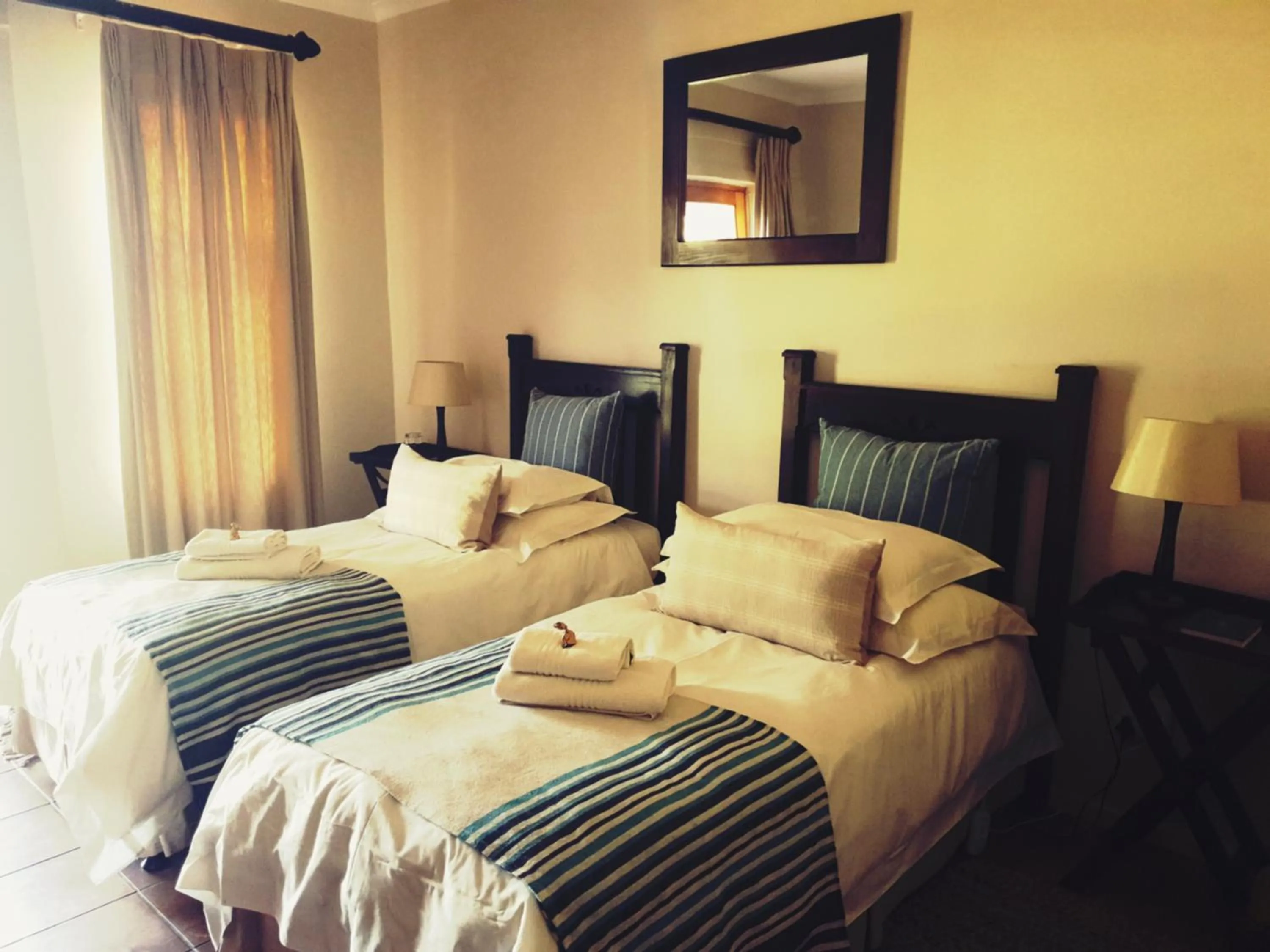 Bedroom, Bed in Ash River Lodge