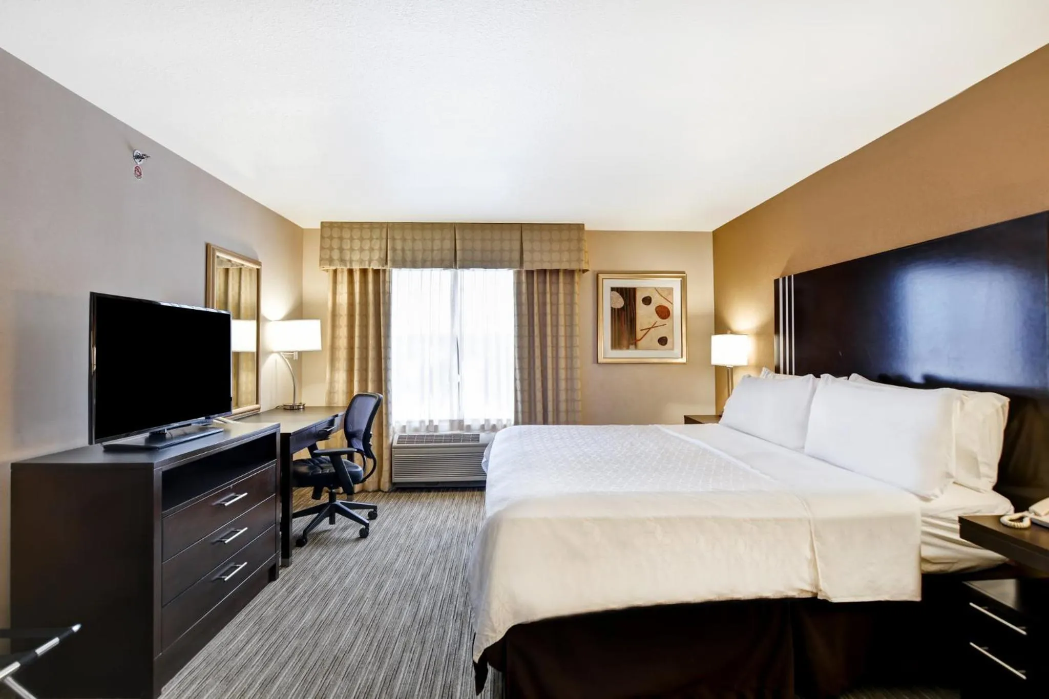 Bedroom, Bed in Holiday Inn Express Hotel & Suites Milwaukee-New Berlin by IHG