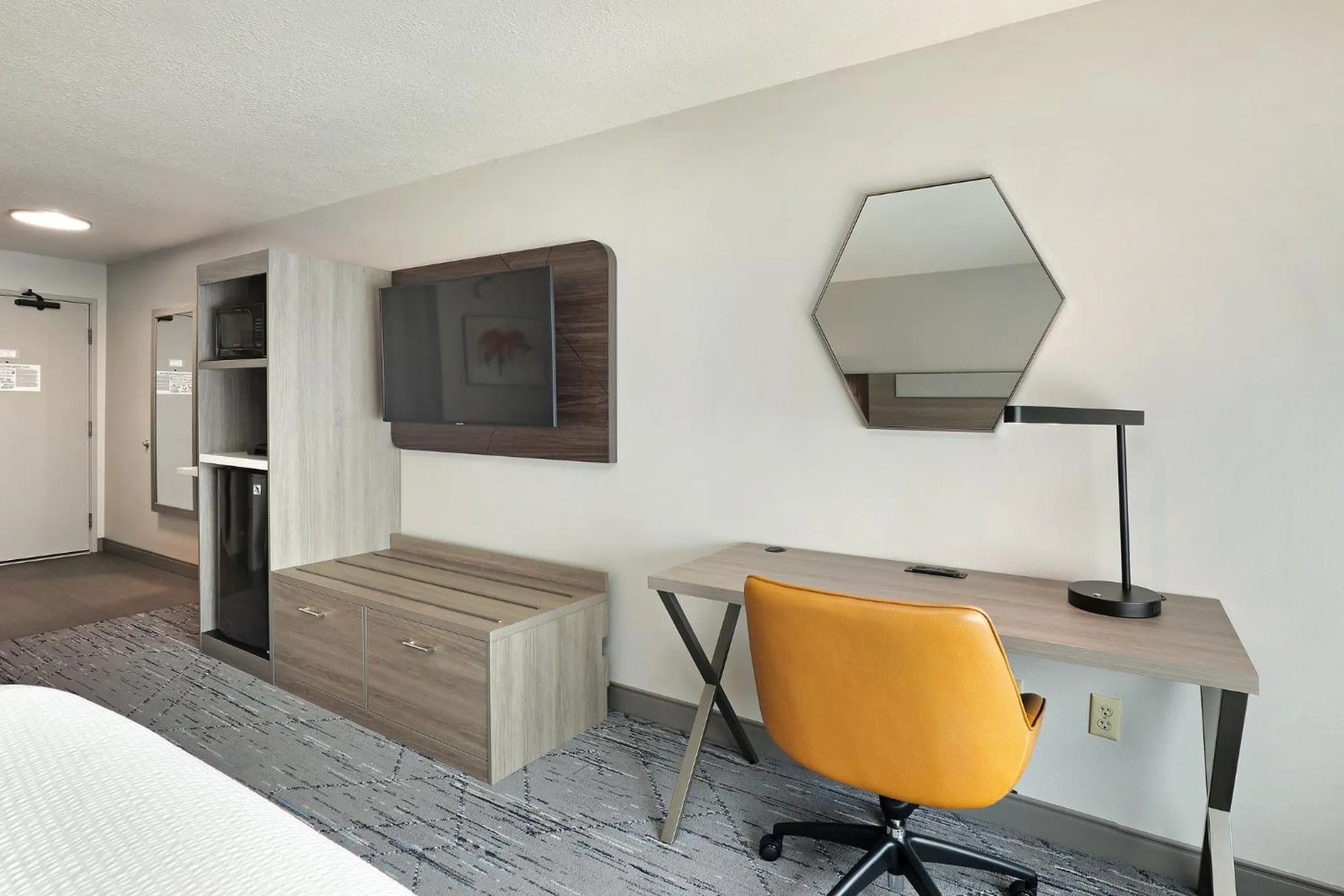 Photo of the whole room in Holiday Inn Express Hotel & Suites Milwaukee-New Berlin by IHG