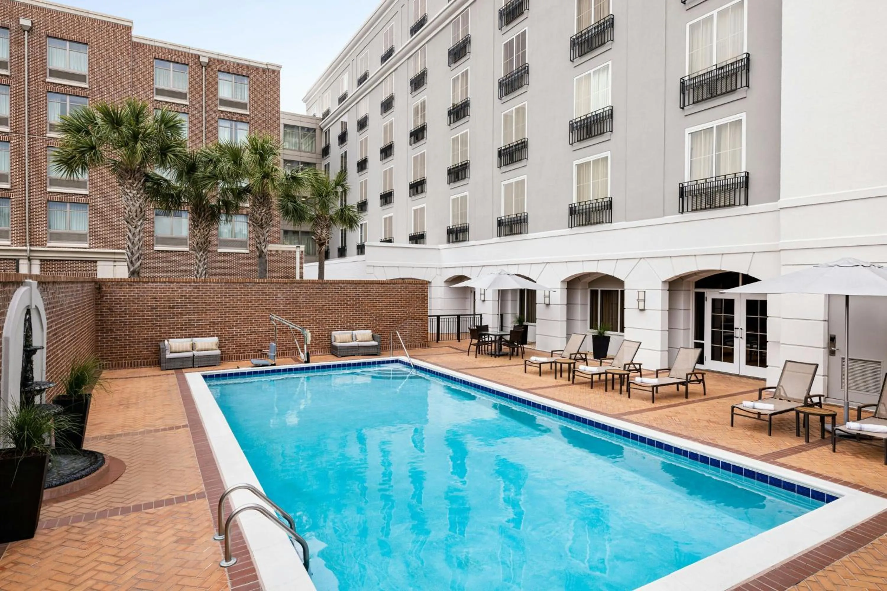 Swimming pool in Courtyard by Marriott Charleston Historic District