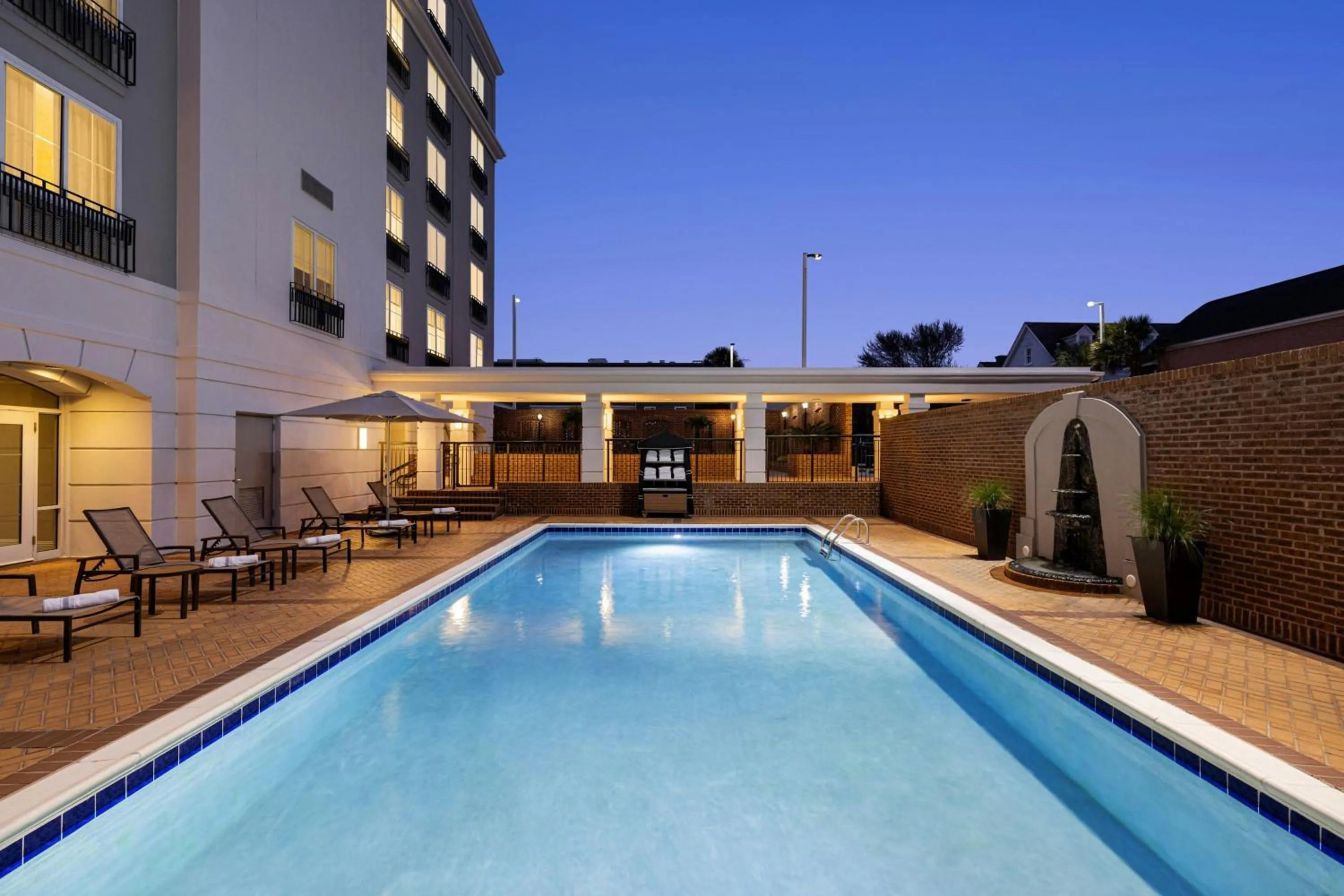 Swimming pool in Courtyard by Marriott Charleston Historic District