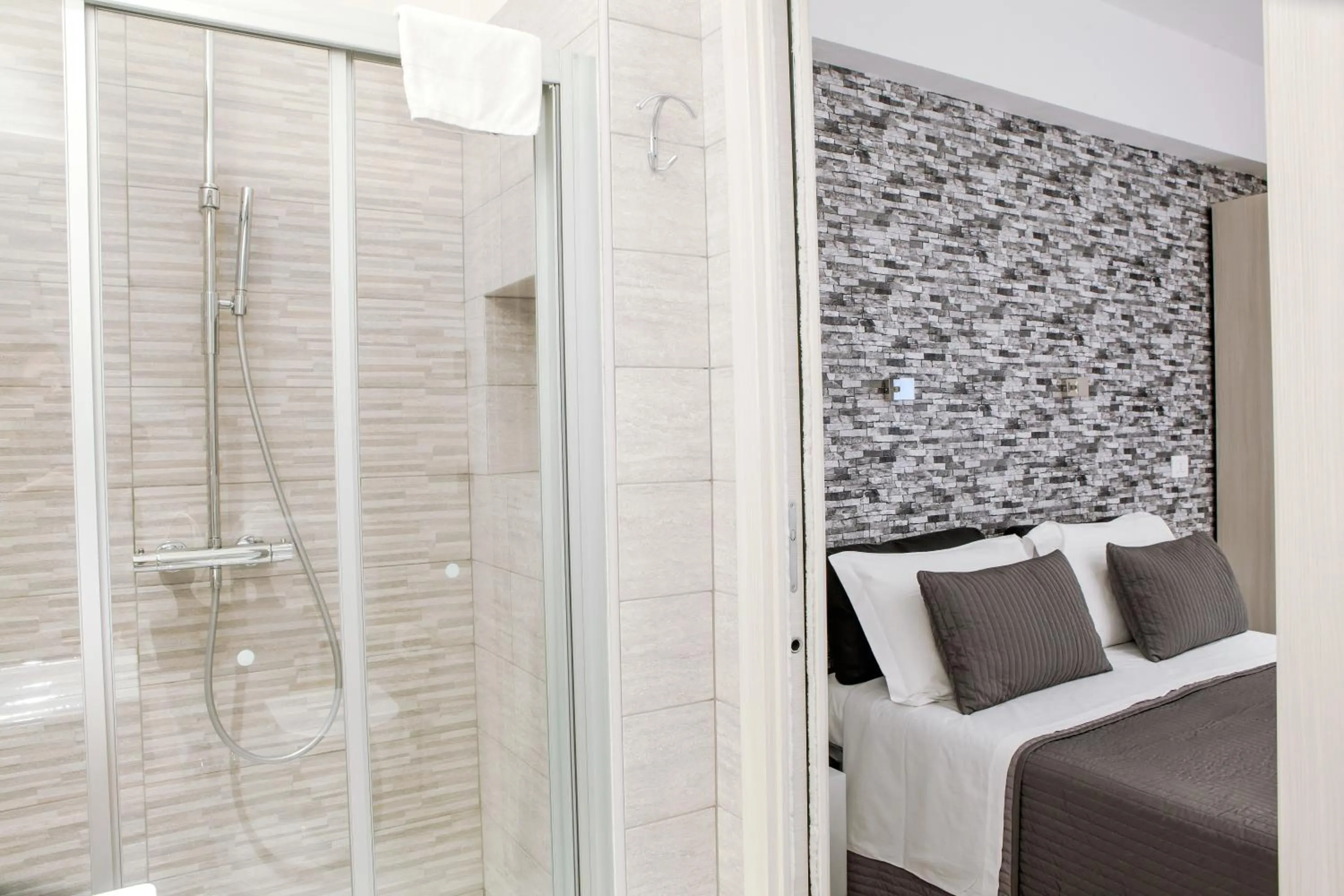 Bathroom, Bed in Venere Rooms