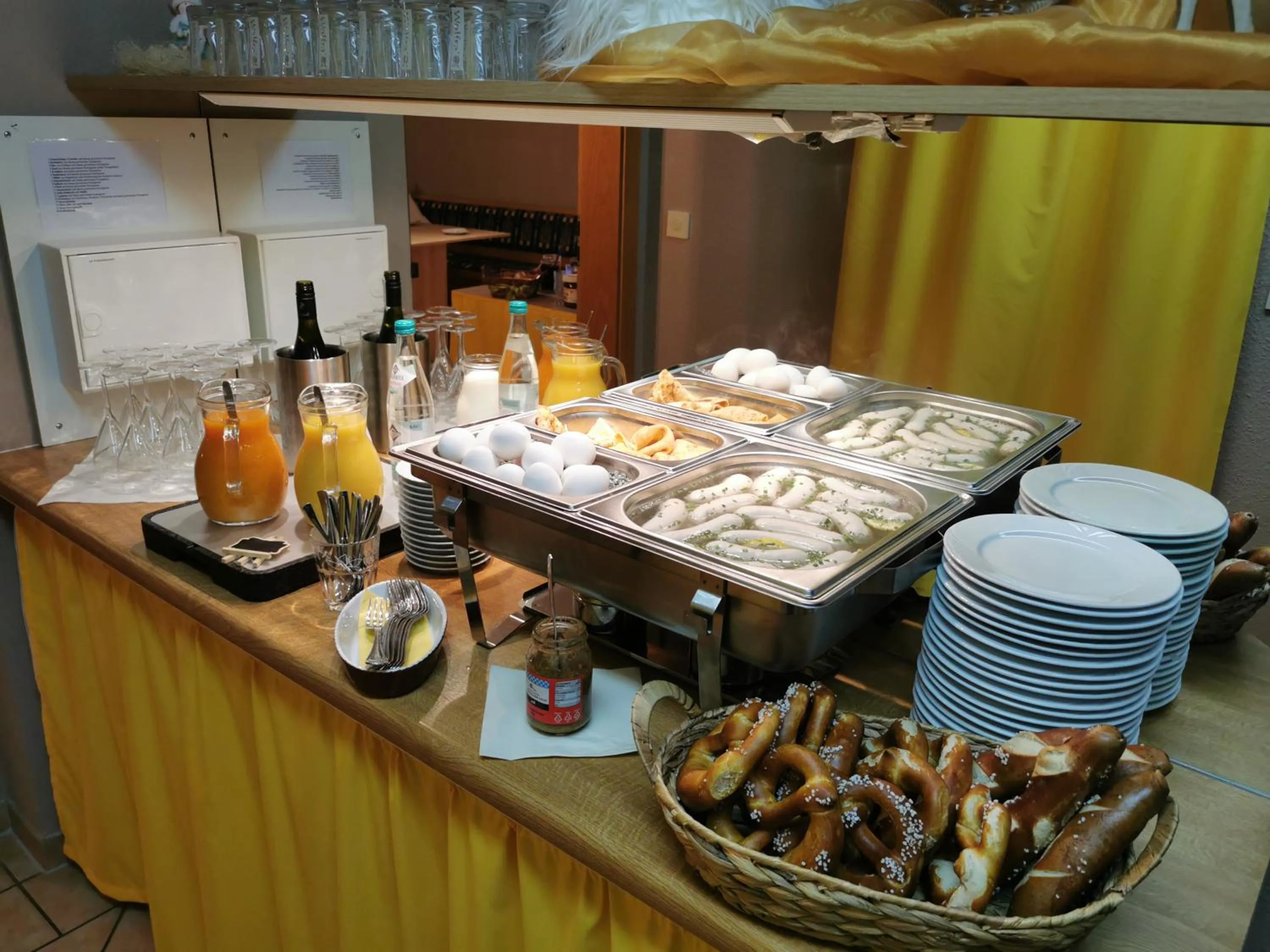 Buffet breakfast in Schloss Kirchham Appartement - & Wellnessanlage