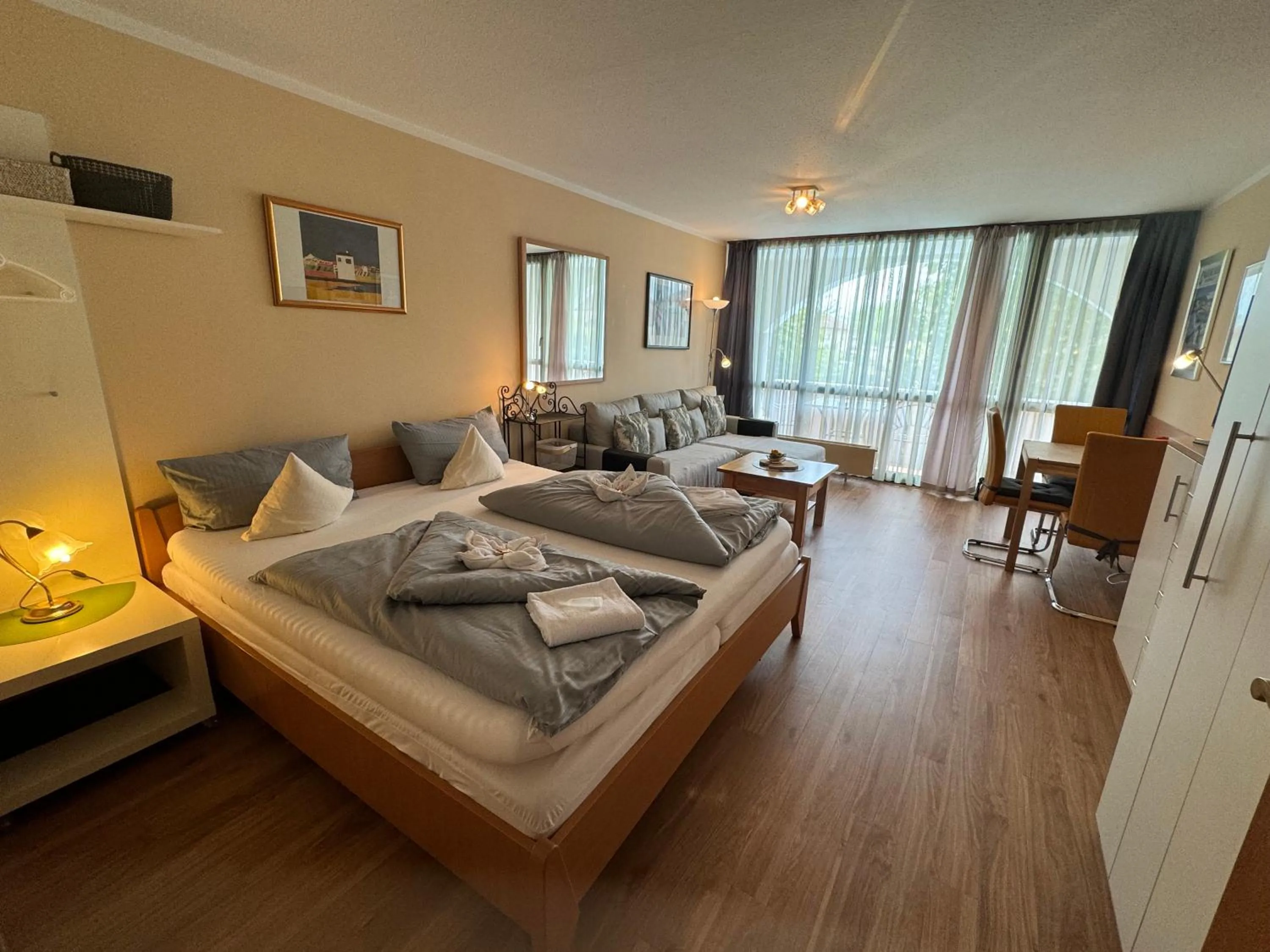 Photo of the whole room, Bed in Schloss Kirchham Appartement - & Wellnessanlage