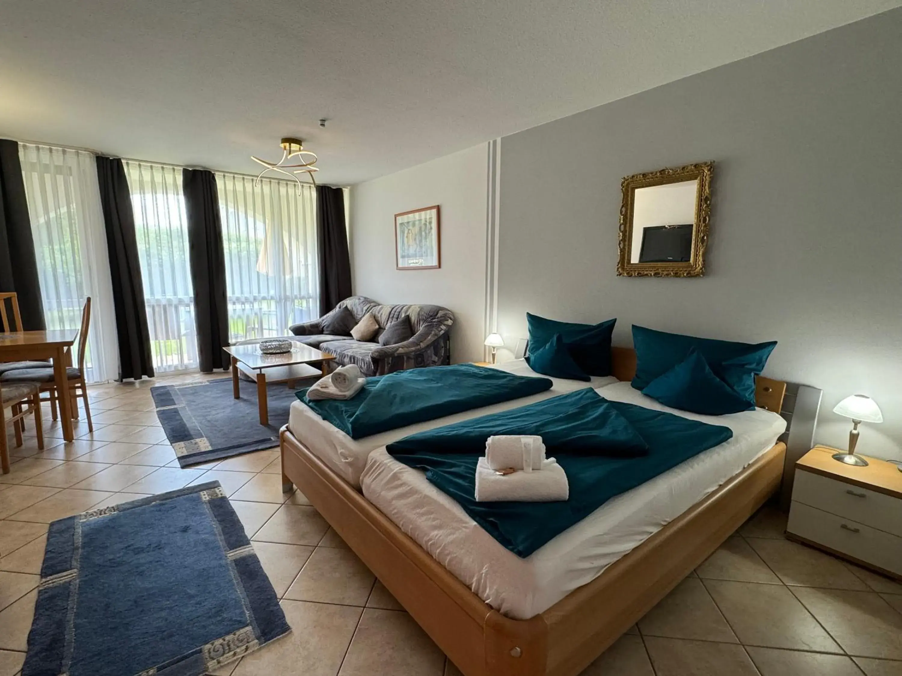 Family Room with Bath - single occupancy in Schloss Kirchham Appartement - & Wellnessanlage Family Room with Bath - single occupancy in Schloss Kirchham Appartement - & Wellnessanlage