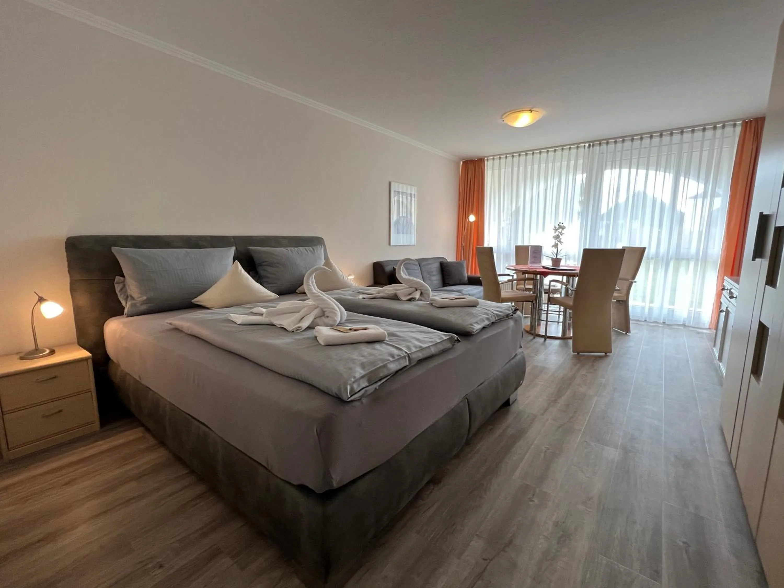 Photo of the whole room, Bed in Schloss Kirchham Appartement - & Wellnessanlage