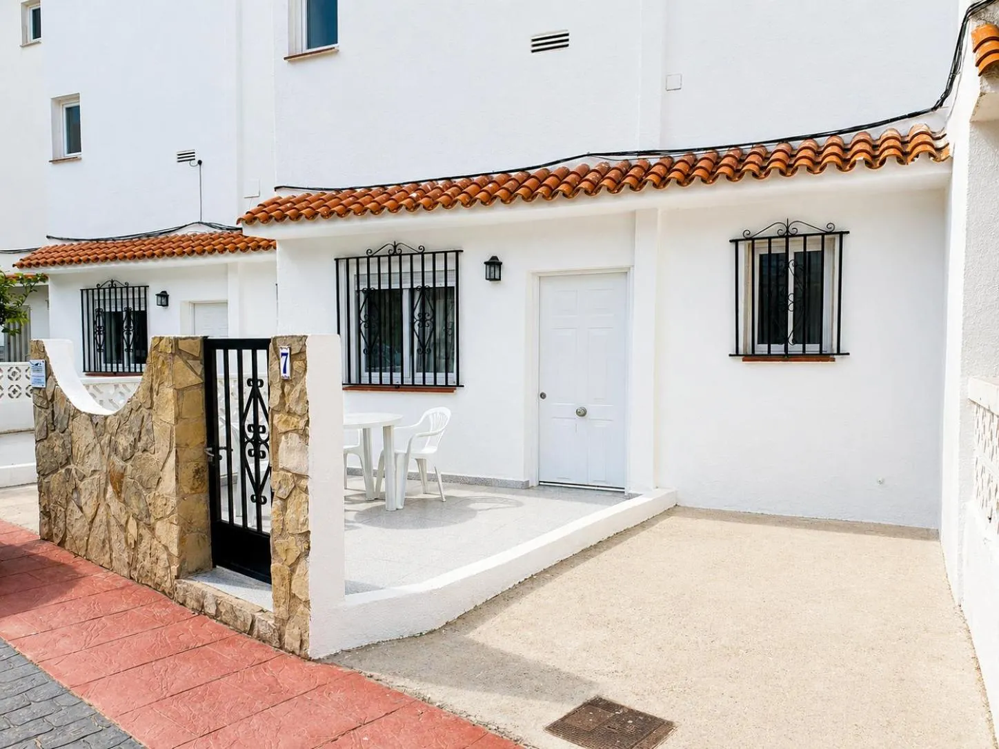 Facade/entrance in Adosados Boix Serrat