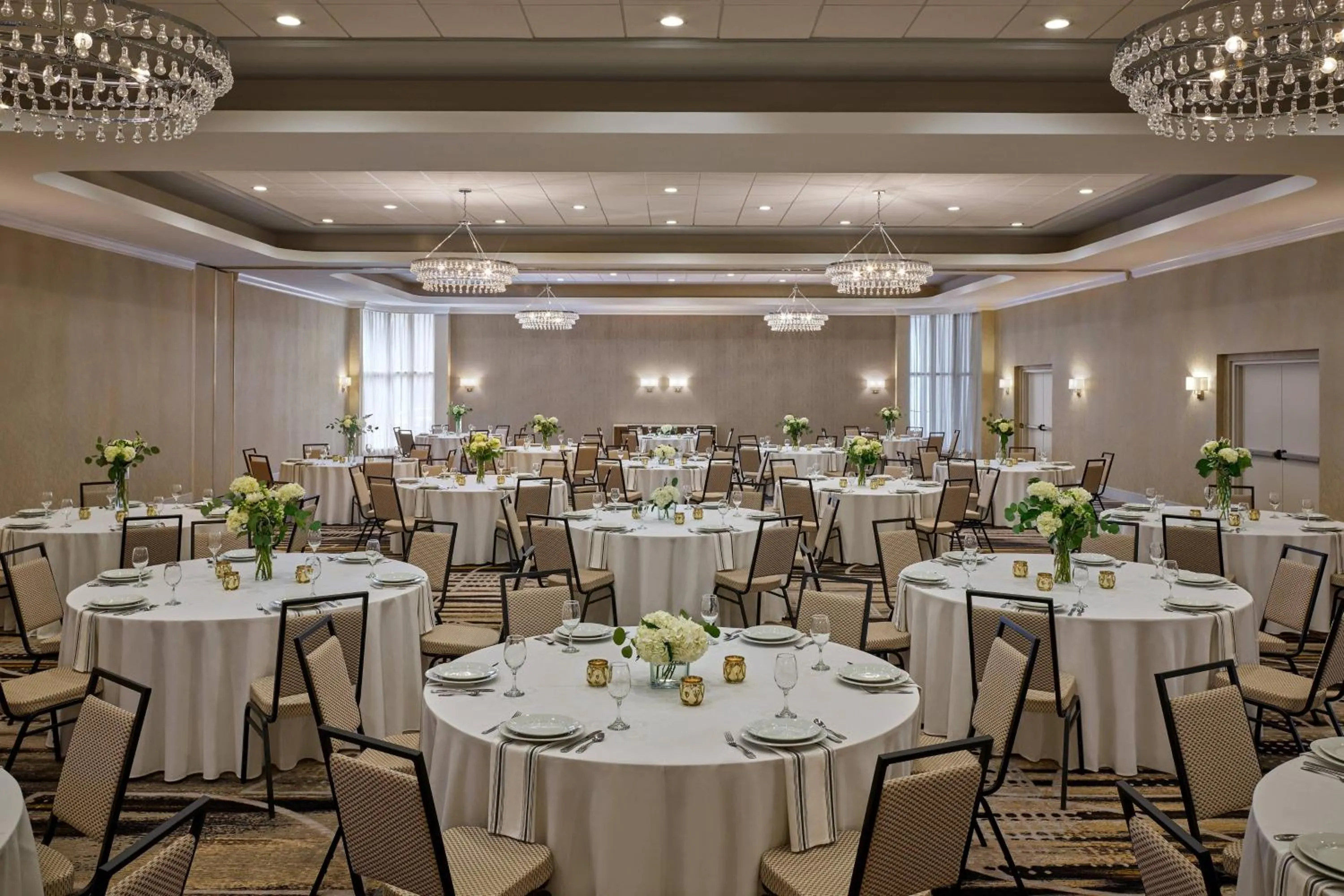 Meeting/conference room in Delta Hotels by Marriott Chicago Willowbrook
