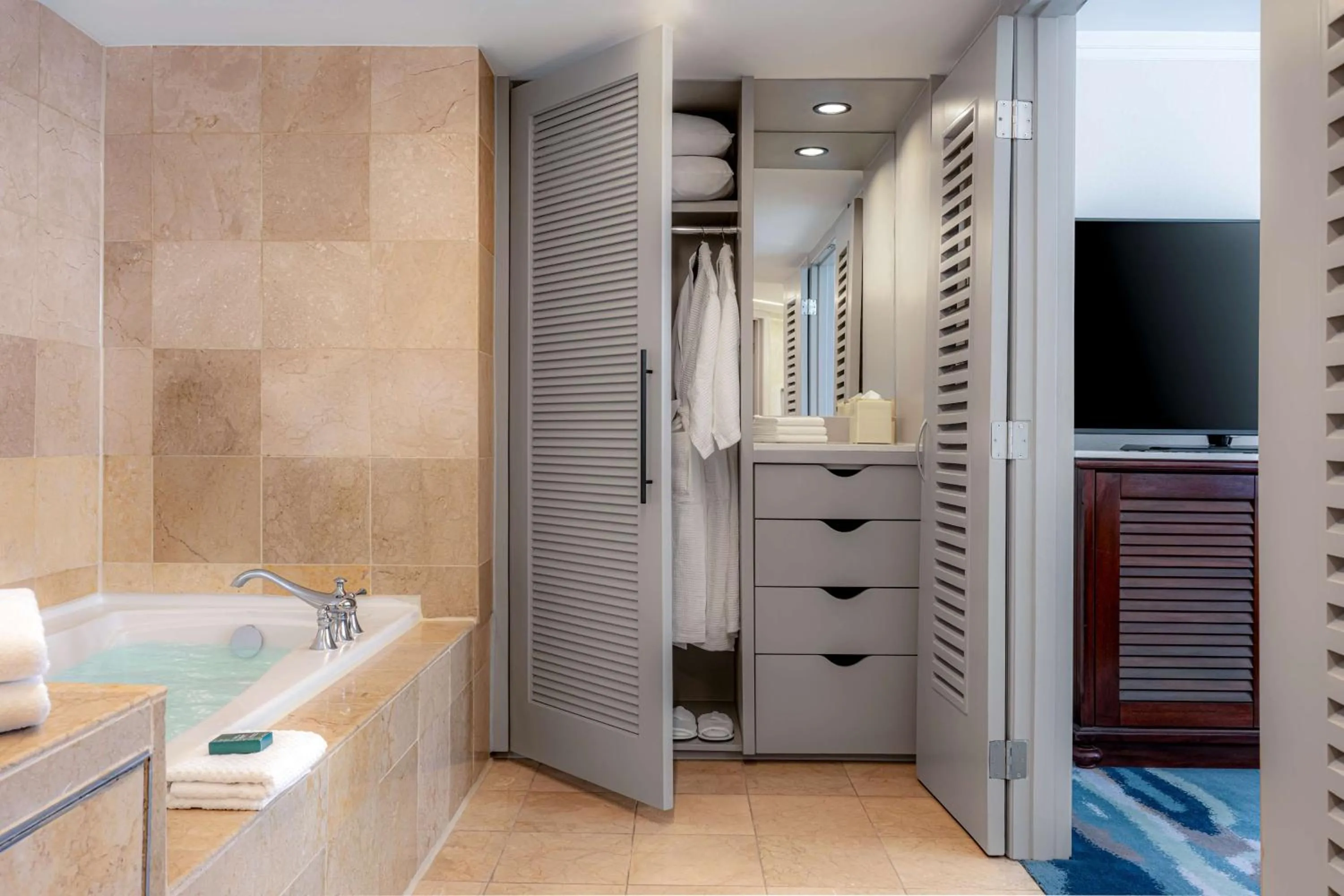 Bathroom in Hilton Aruba Caribbean Resort & Casino