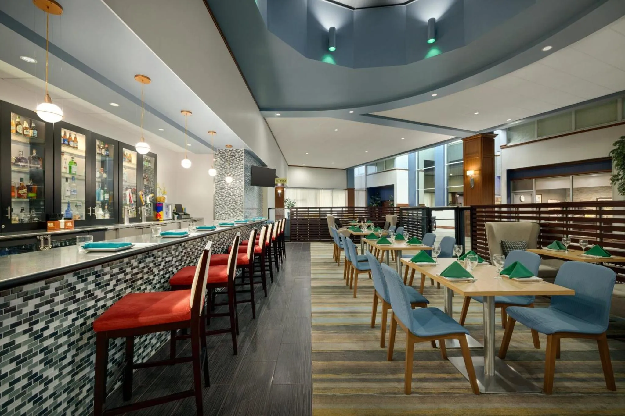 Lounge or bar in Holiday Inn Louisville East - Hurstbourne by IHG