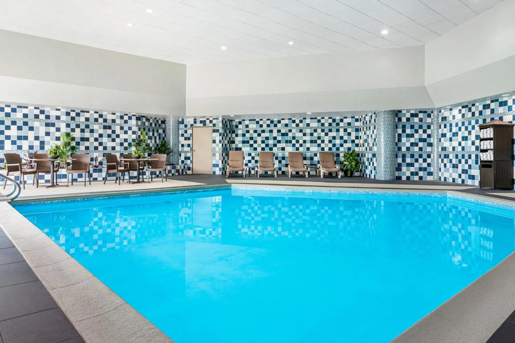 Swimming pool in Holiday Inn Louisville East - Hurstbourne by IHG