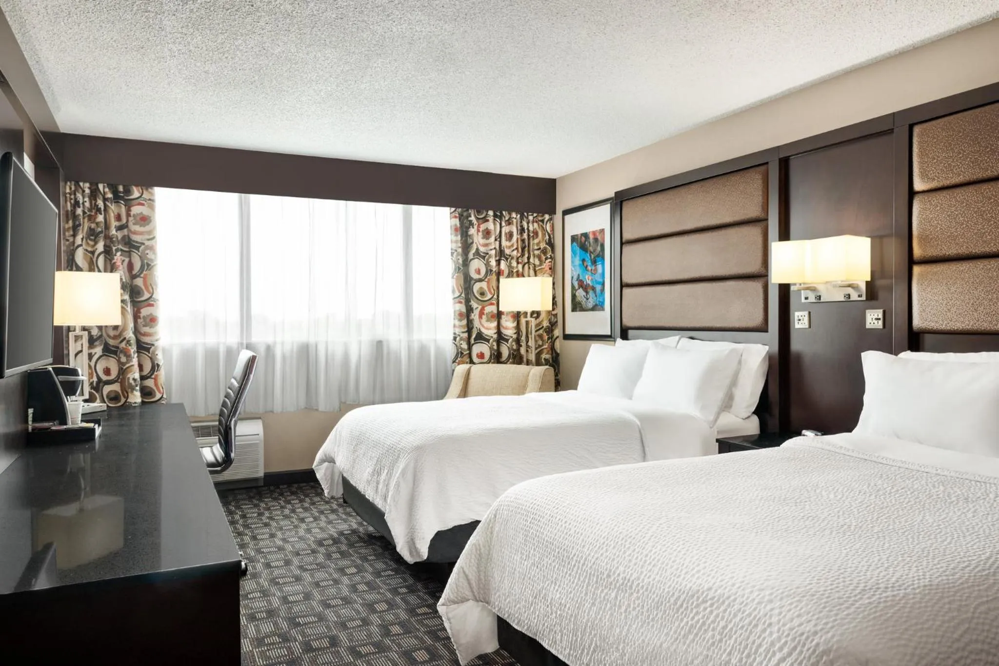 Photo of the whole room, Bed in Holiday Inn Louisville East - Hurstbourne by IHG