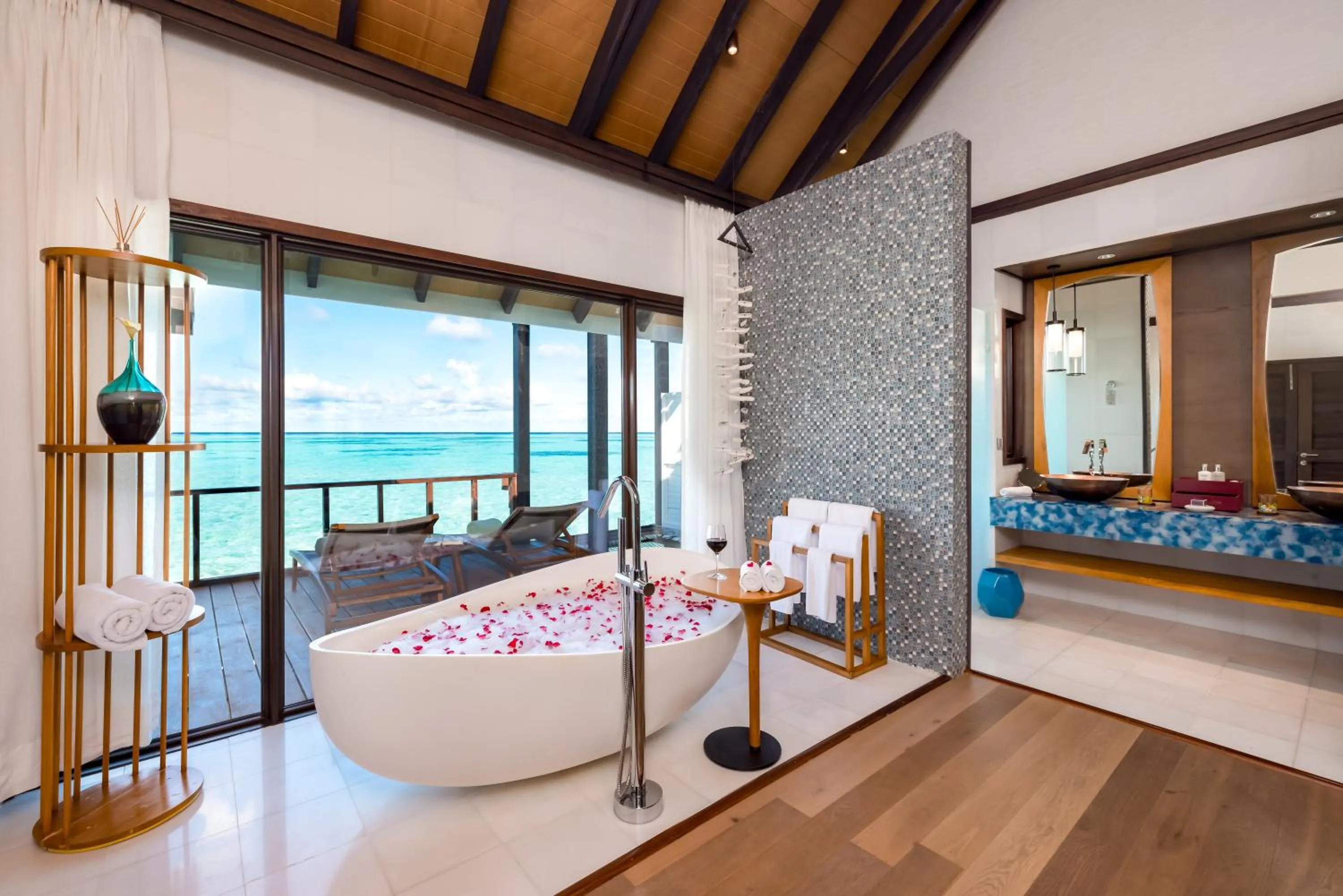 Bathroom, Bed in OZEN LIFE MAADHOO - Luxury All Inclusive with Free Transfers