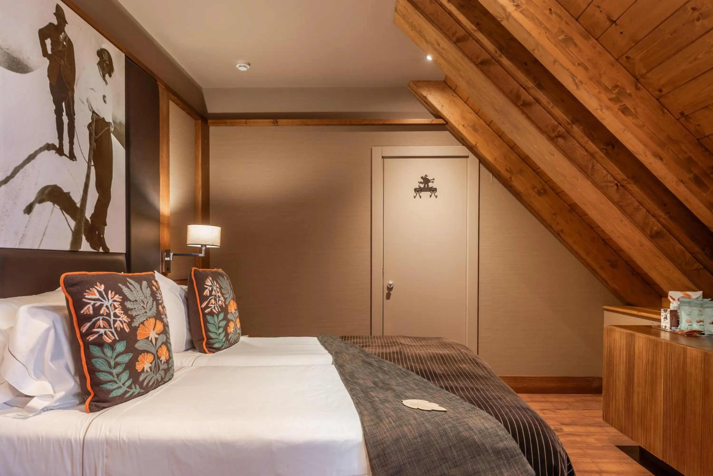 Bed in Hotel Val de Neu G.L.