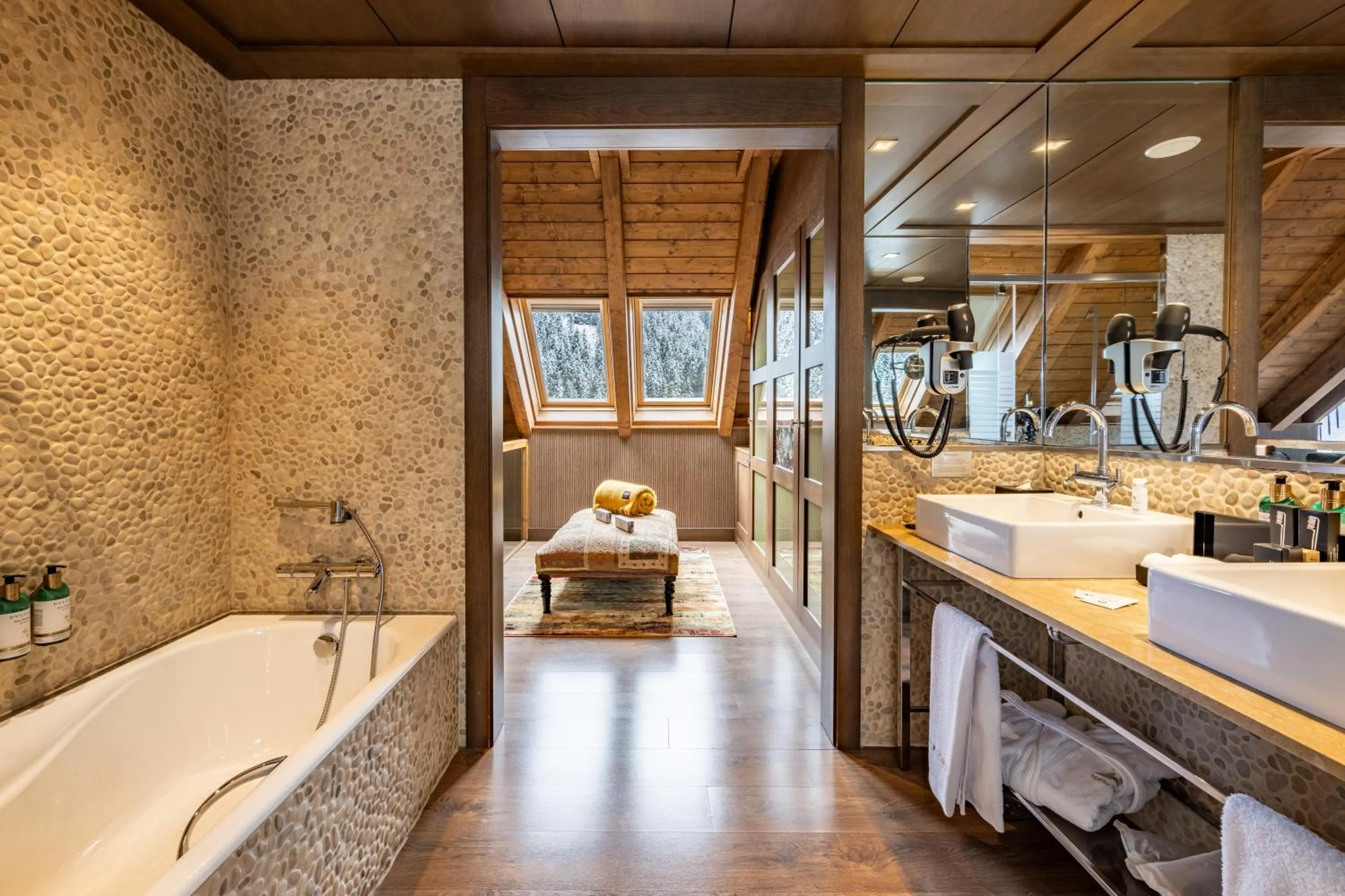 Bathroom in Hotel Val de Neu G.L.