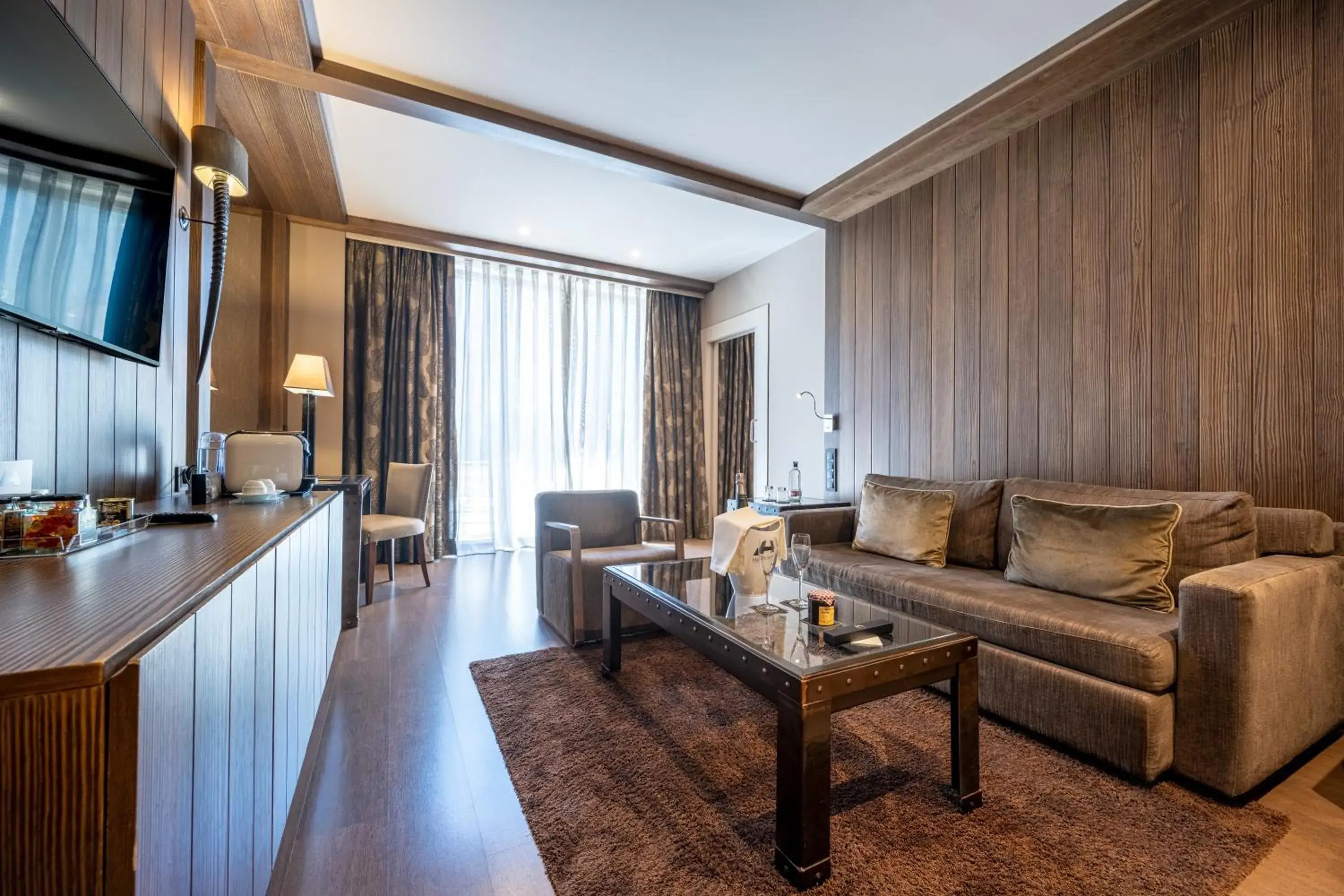 Suite (2 Adults + 2 Children) in Hotel Val de Neu G.L. Suite (2 Adults + 2 Children) in Hotel Val de Neu G.L.