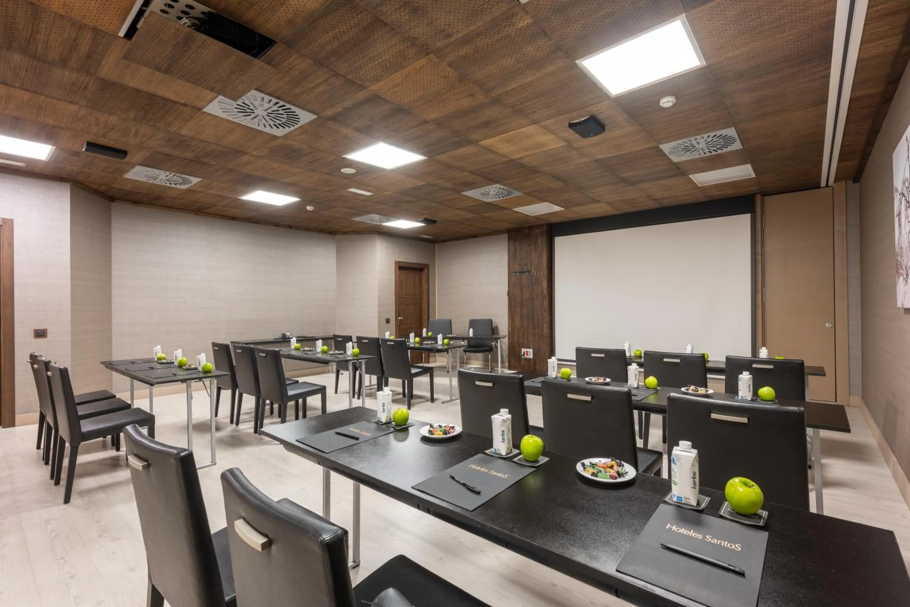 Meeting/conference room in Hotel Val de Neu G.L.