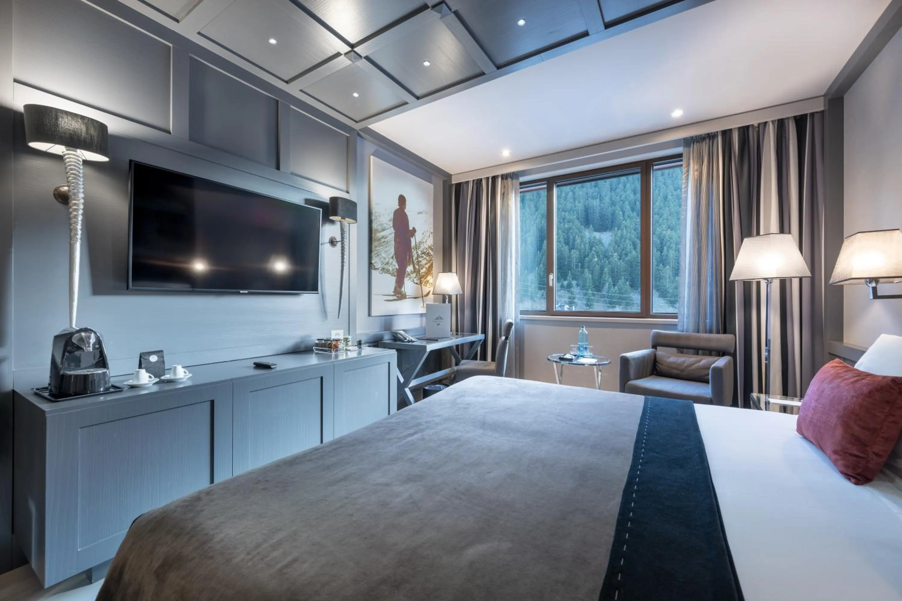 Bed in Hotel Val de Neu G.L.