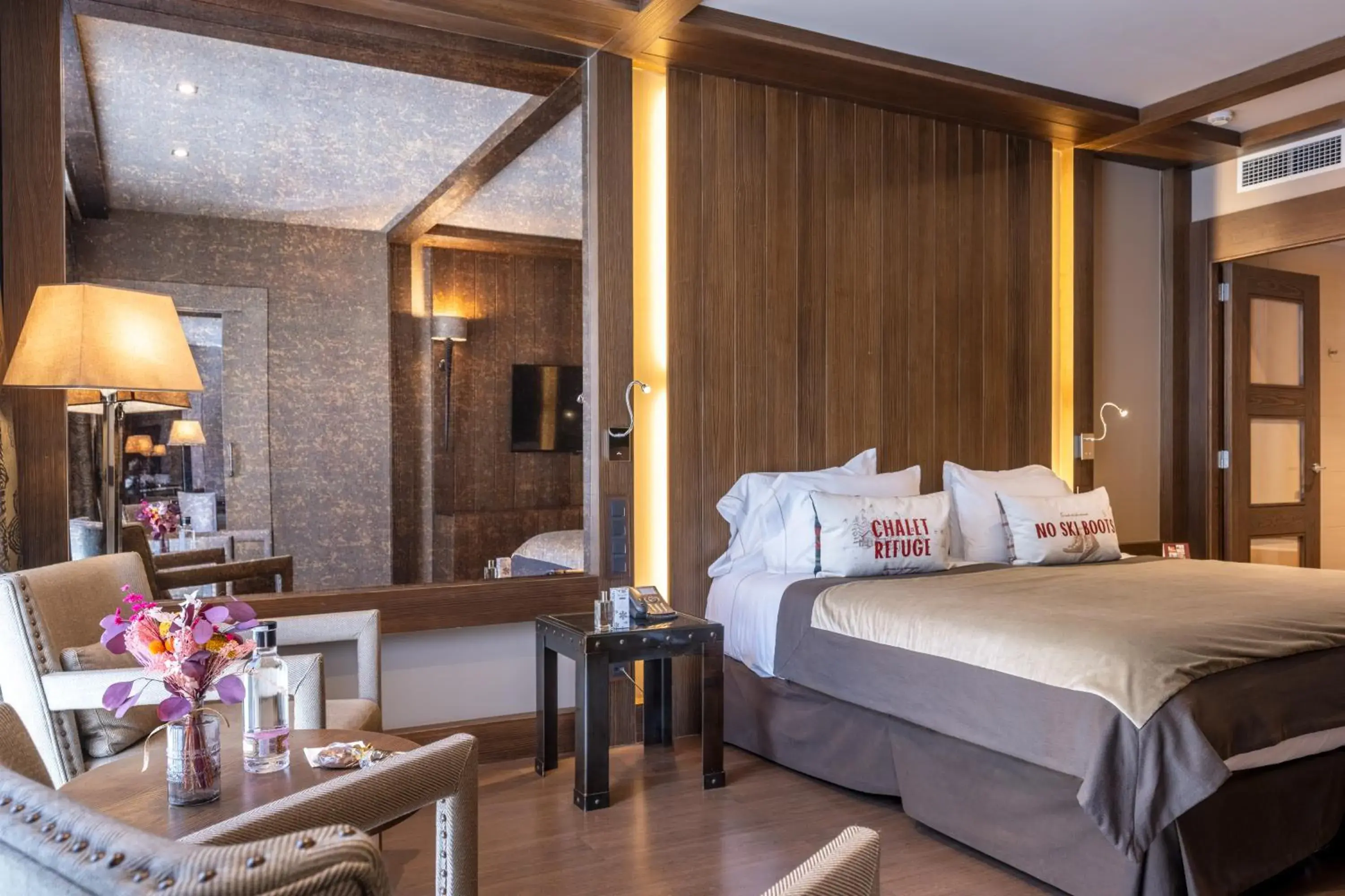 Suite (2 Adults + 2 Children) in Hotel Val de Neu G.L. Suite (2 Adults + 2 Children) in Hotel Val de Neu G.L.